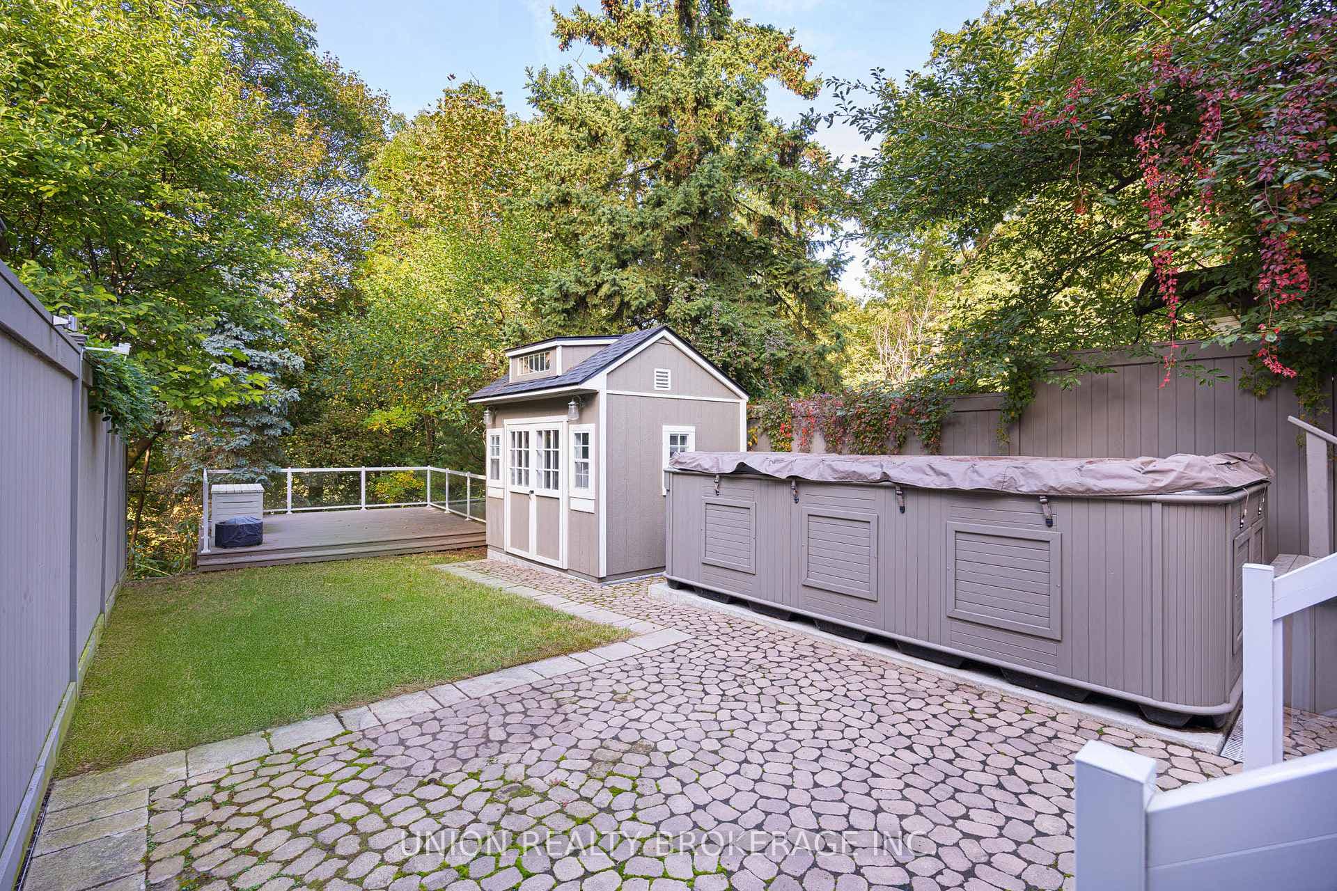 104 Victoria Park Avenue photo 28