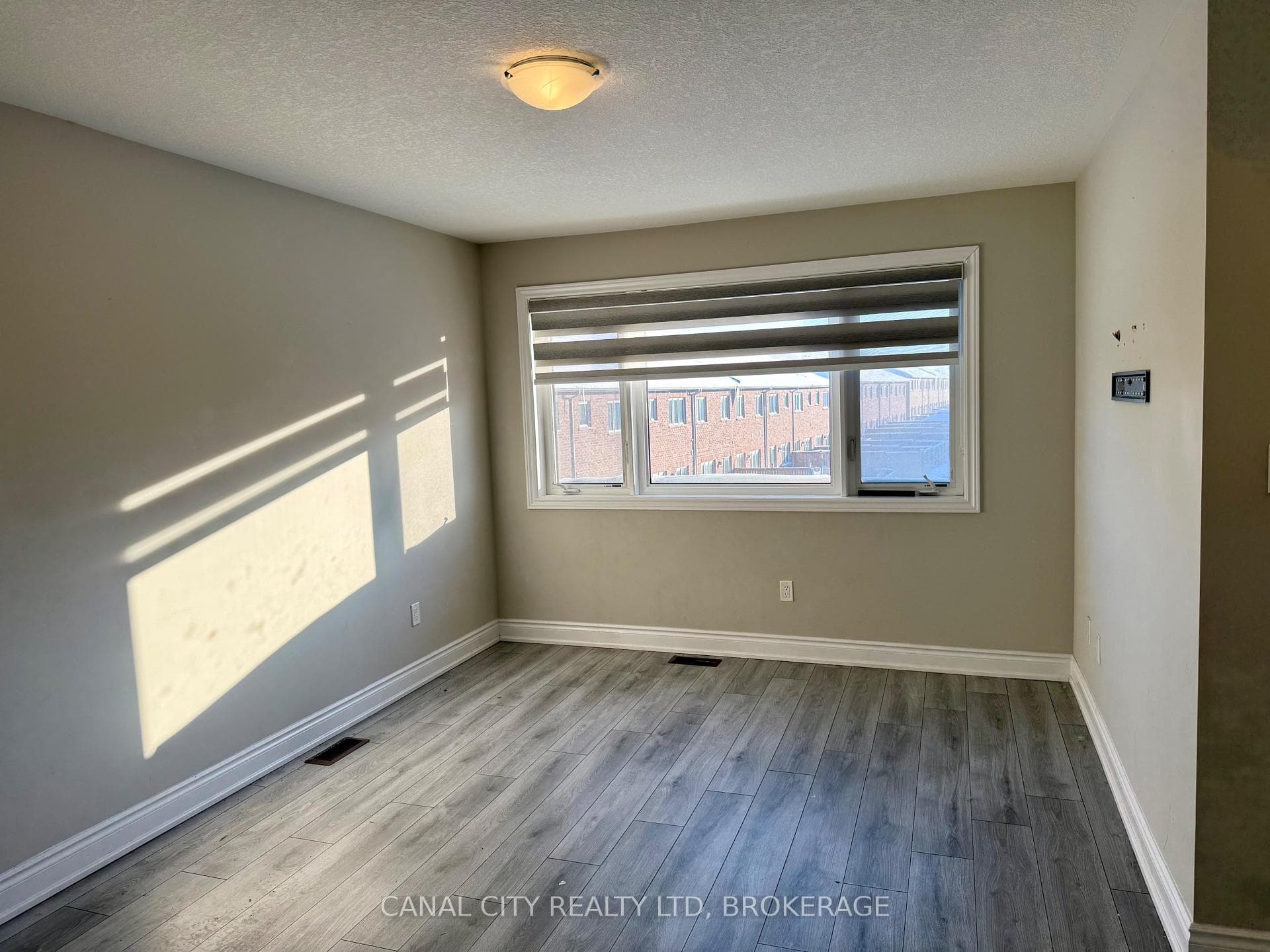 10 Venture Way photo 17