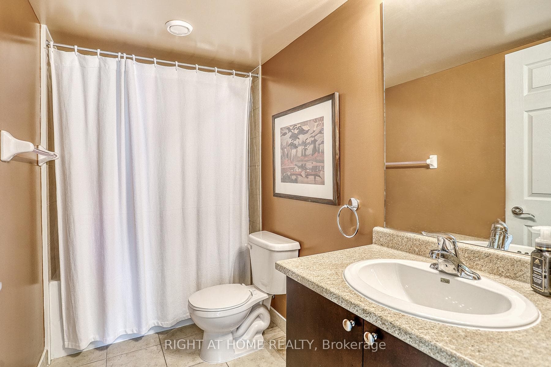 88 Grangeway Avenue Unit 209 photo 5
