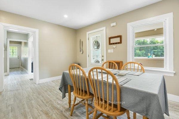 24 MUNROE Avenue photo 11
