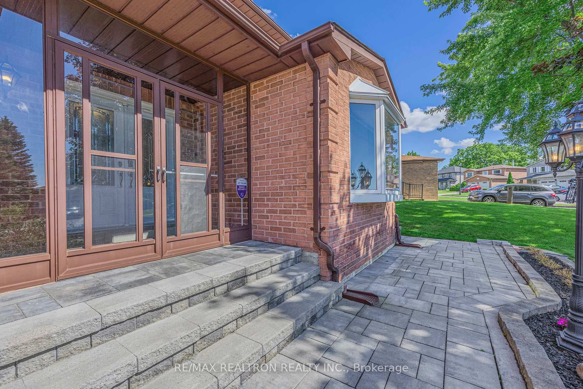 Entrance Walkway & Gardens