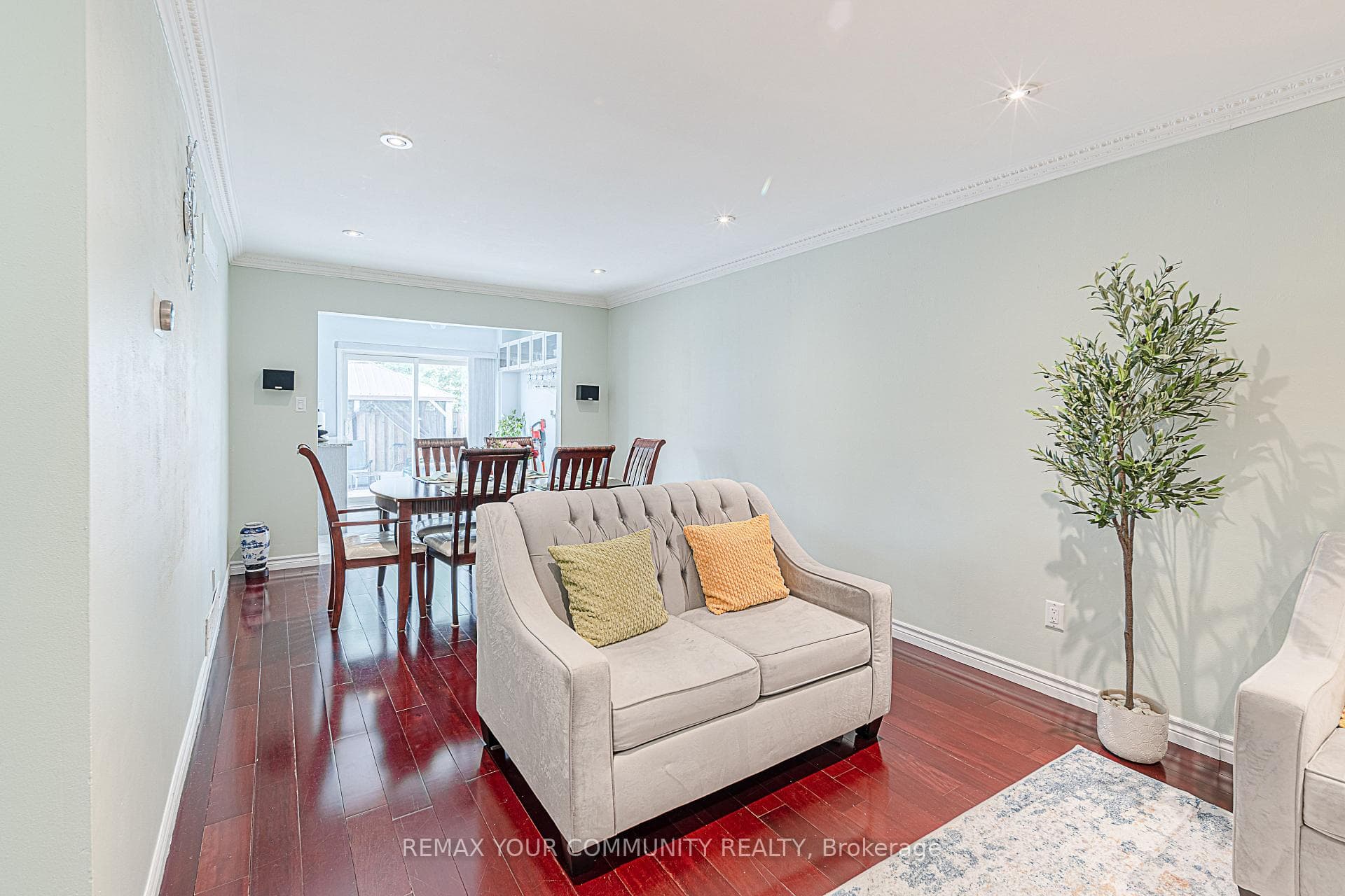 66 Trafford Crescent photo 8