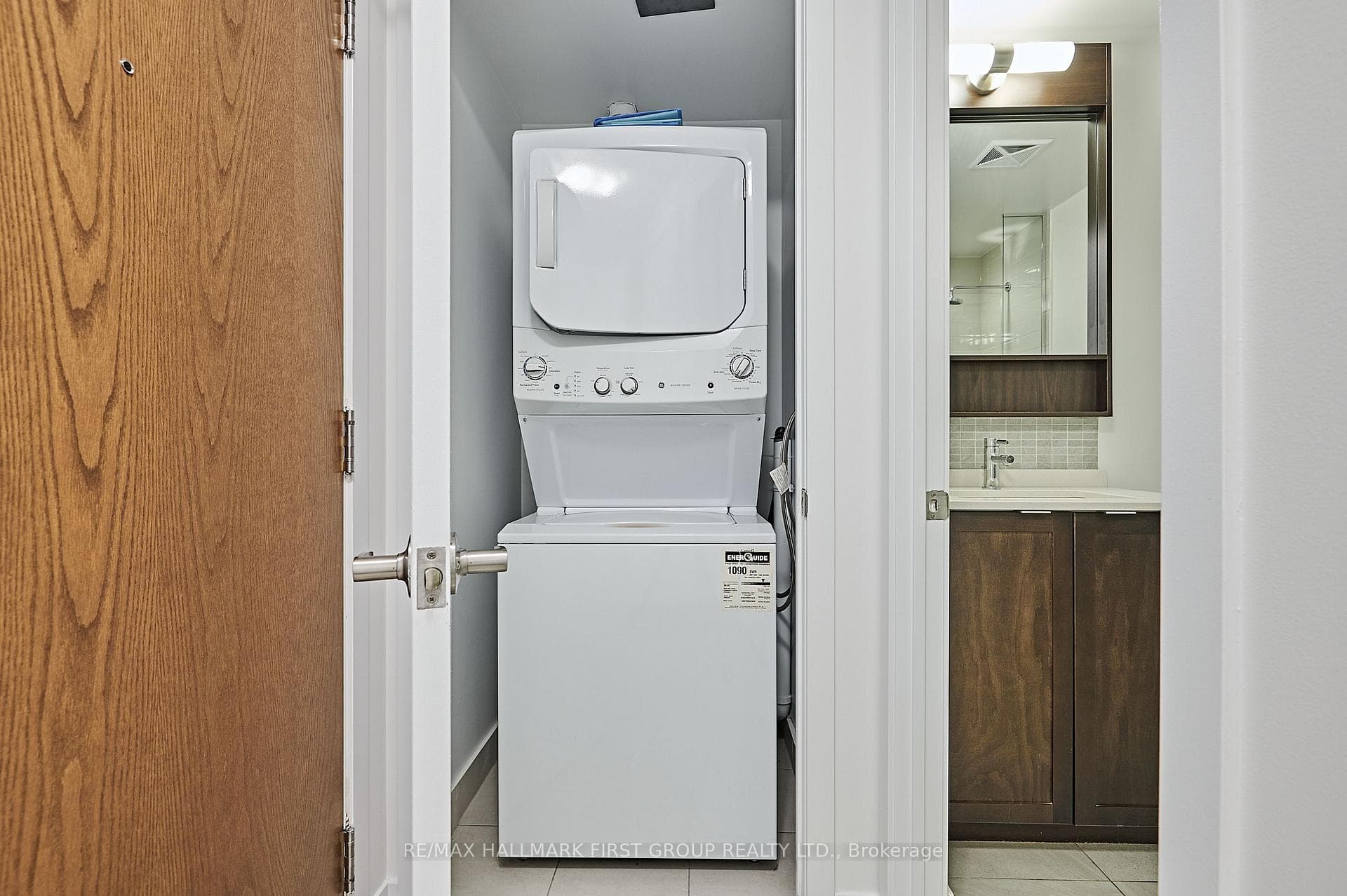 2560 Eglinton Avenue Unit 1502 photo 4