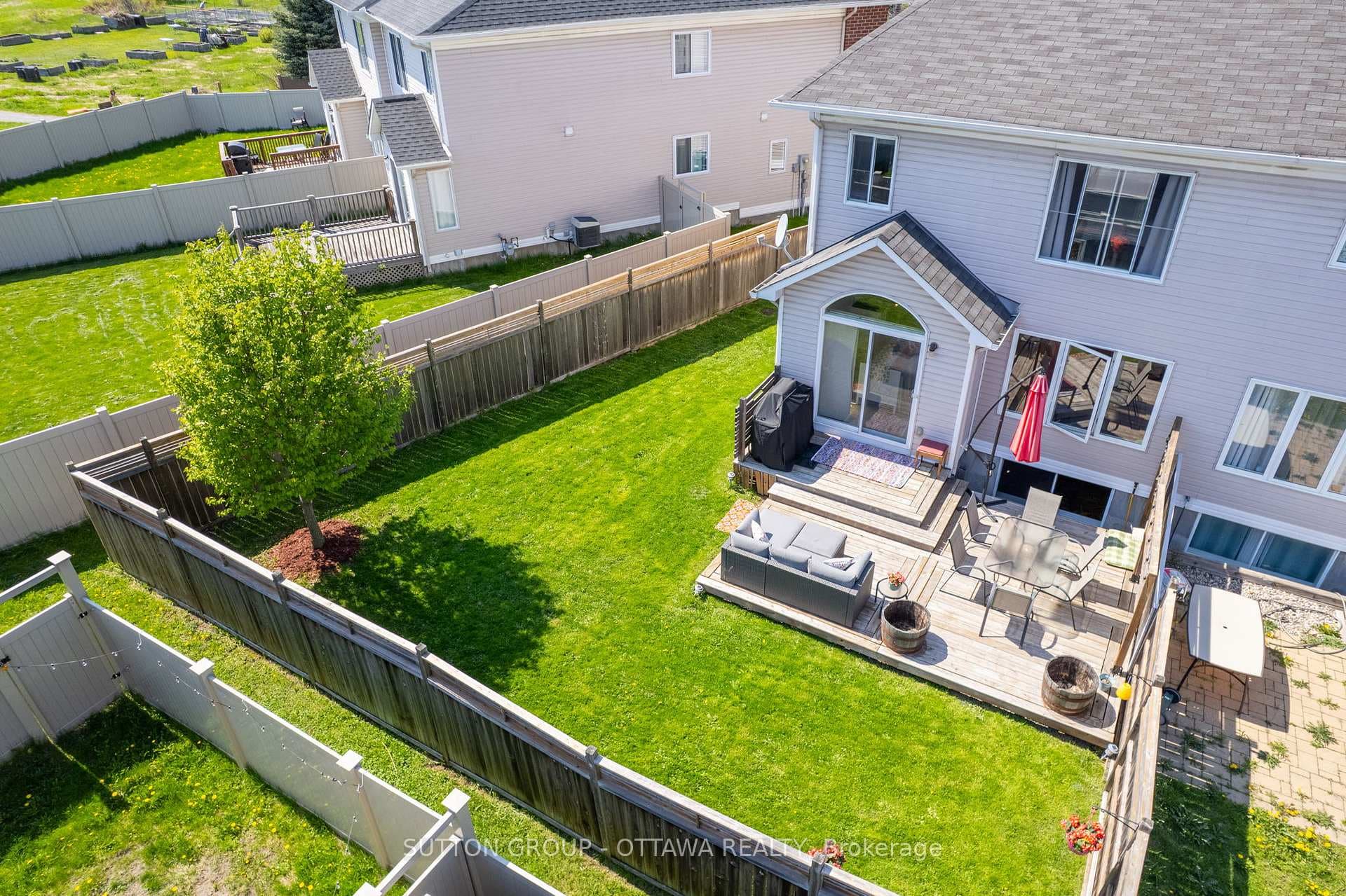 75 SCAMPTON Drive photo 23