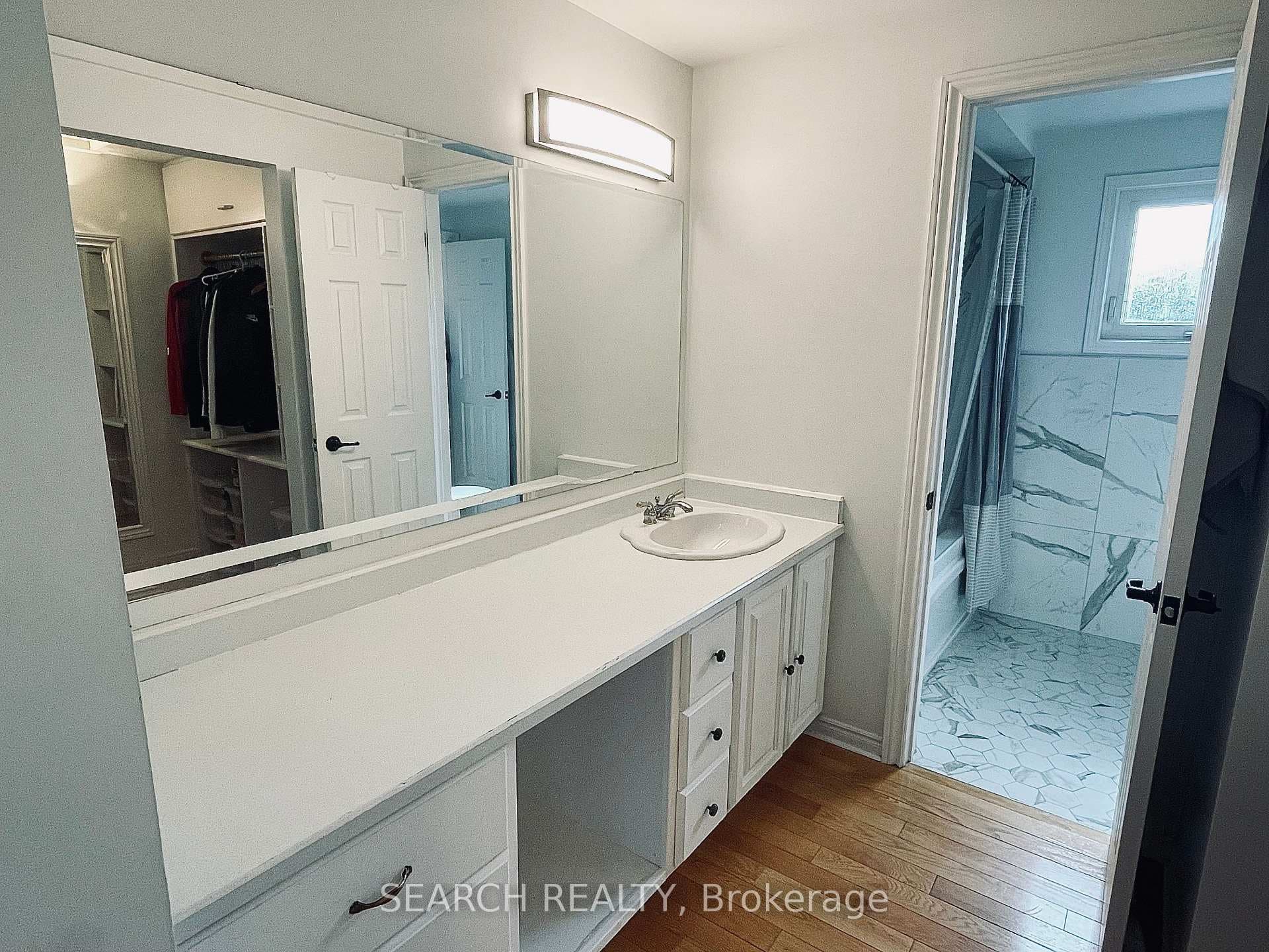 6091 Fullerton Crescent photo 12
