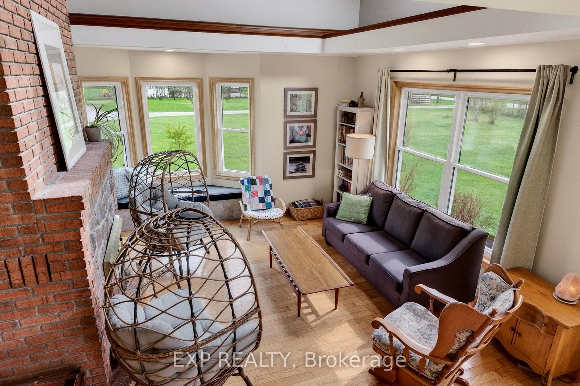2266 Pettit Road photo 8