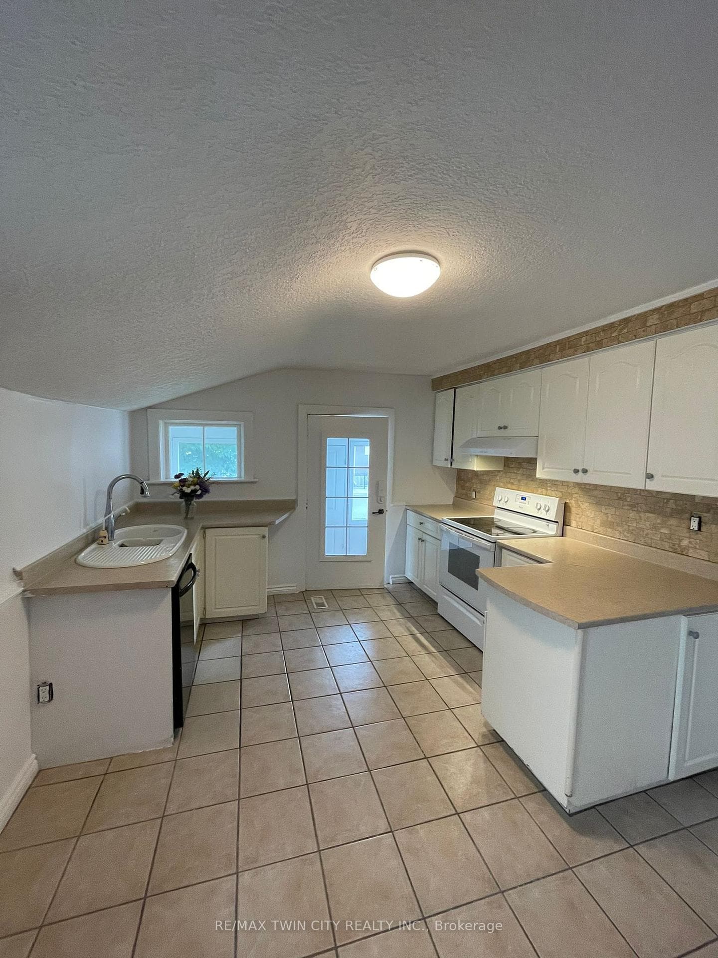 319 SPADINA Road photo 27