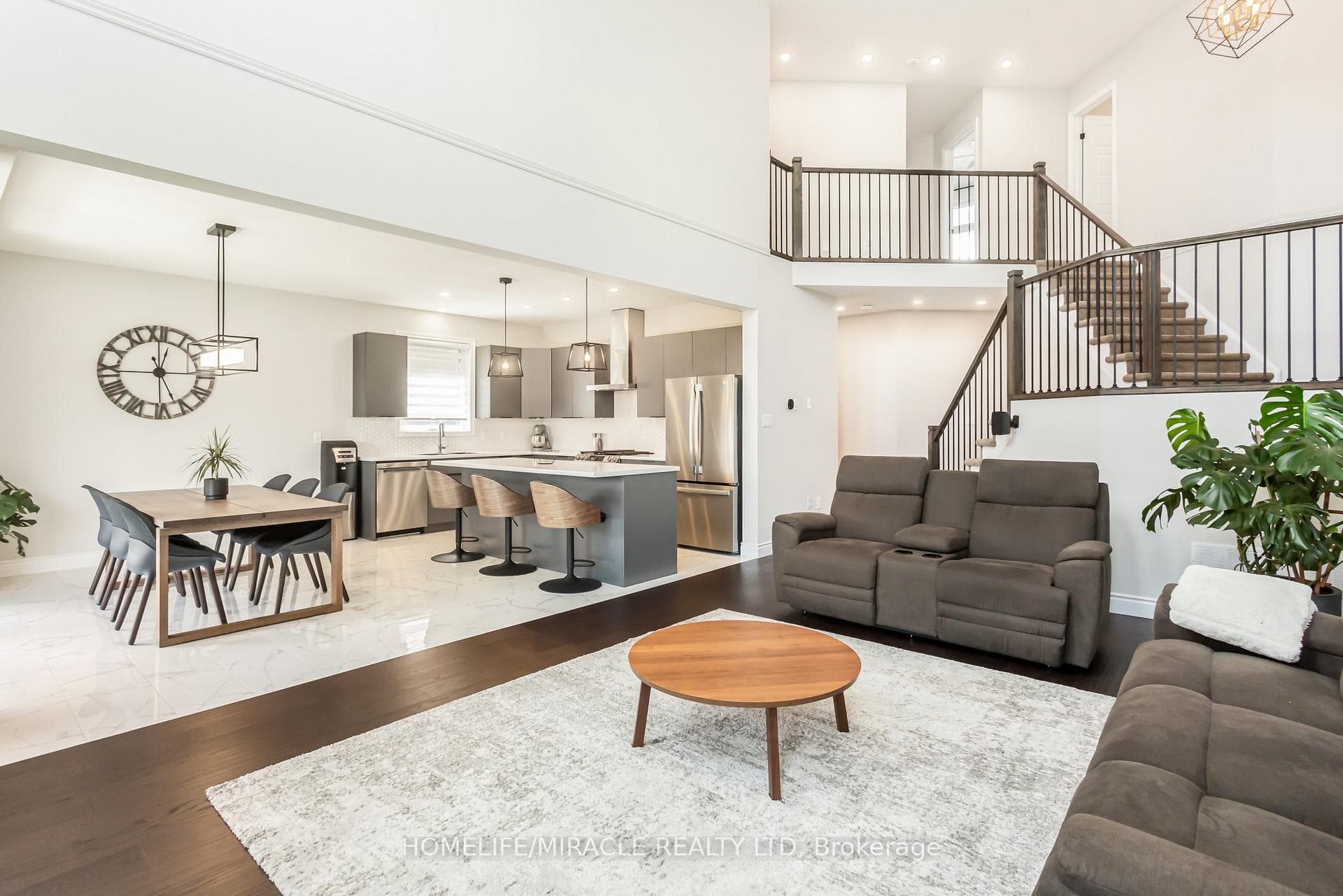 23 Tindall Crescent photo 12