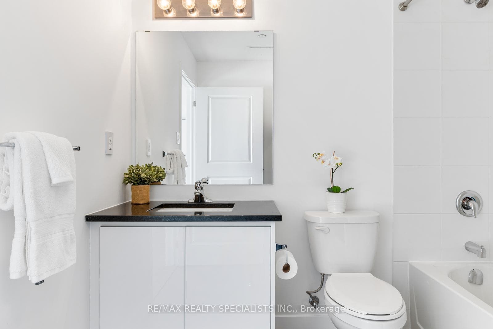 Upraded Main Bathroonm