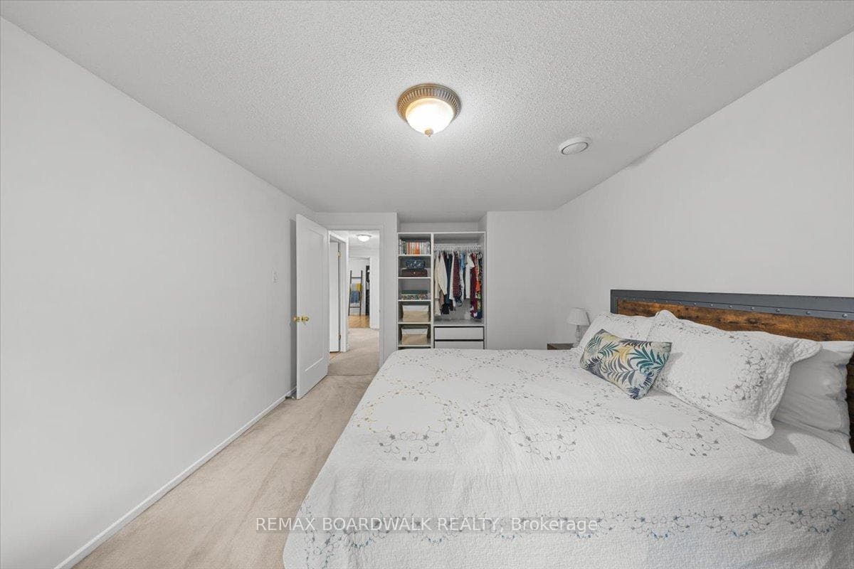 2126 Eric Crescent Unit 18 photo 15