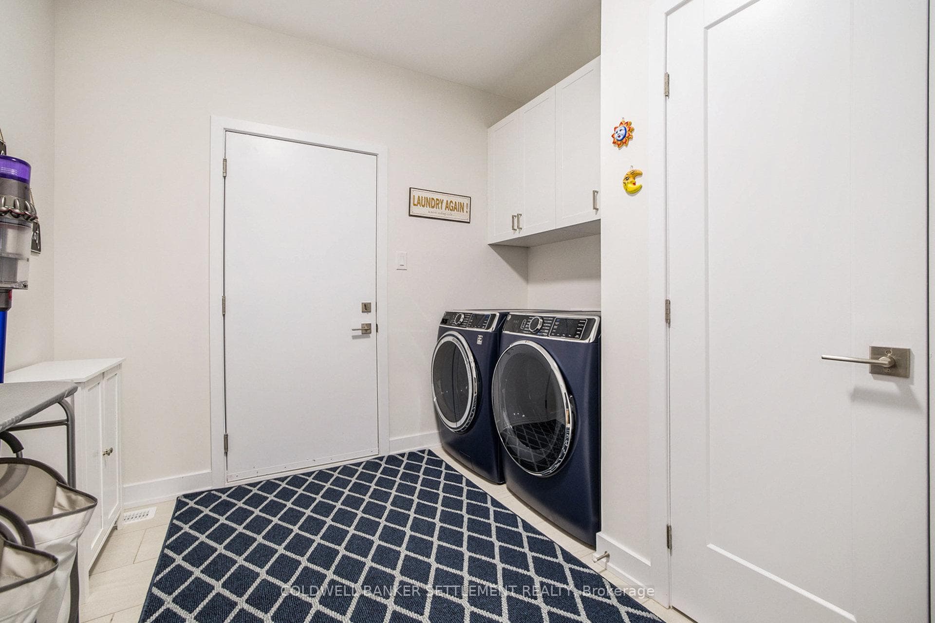 77 Diane Drive photo 28