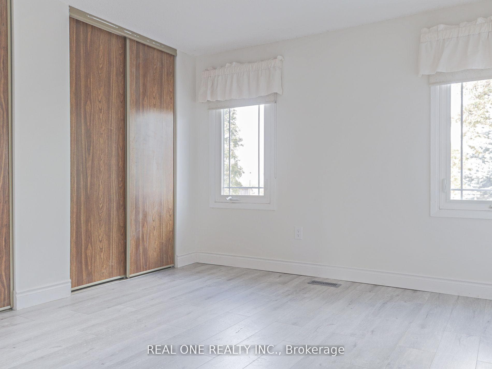 51 Cornwall Drive photo 15