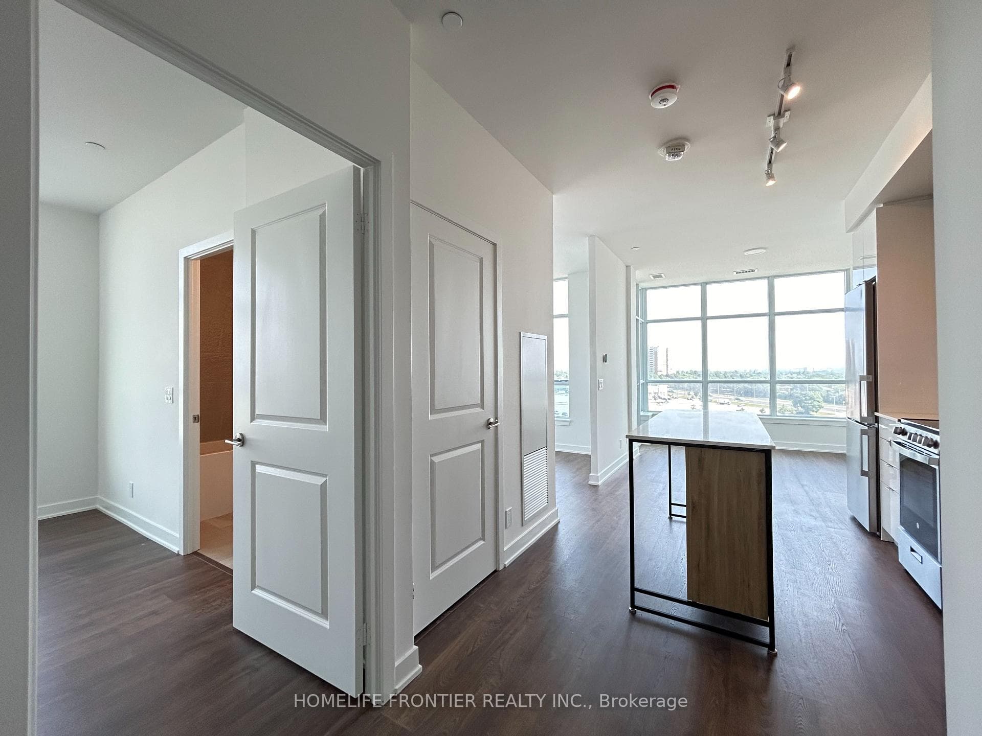 50 Upper Mall Way Unit 729B photo 4
