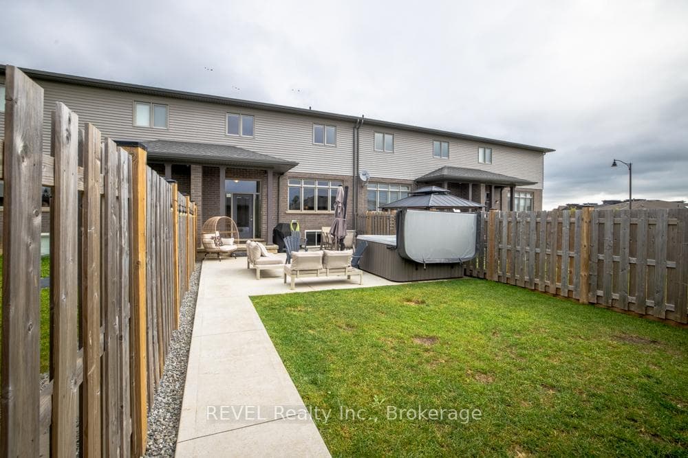 68 Summersides Boulevard photo 39