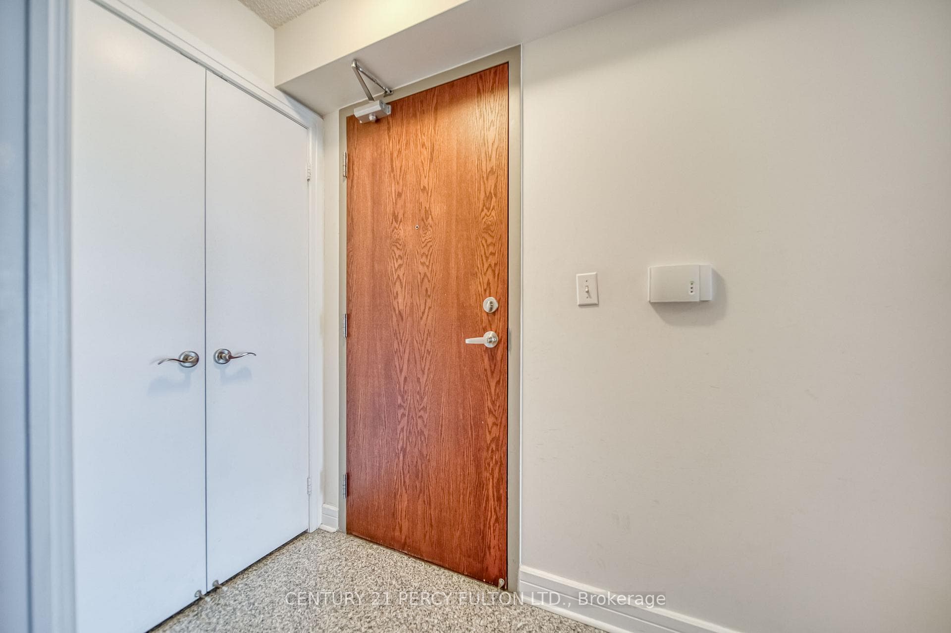 16 Harrison Garden Boulevard Unit 901 photo 6