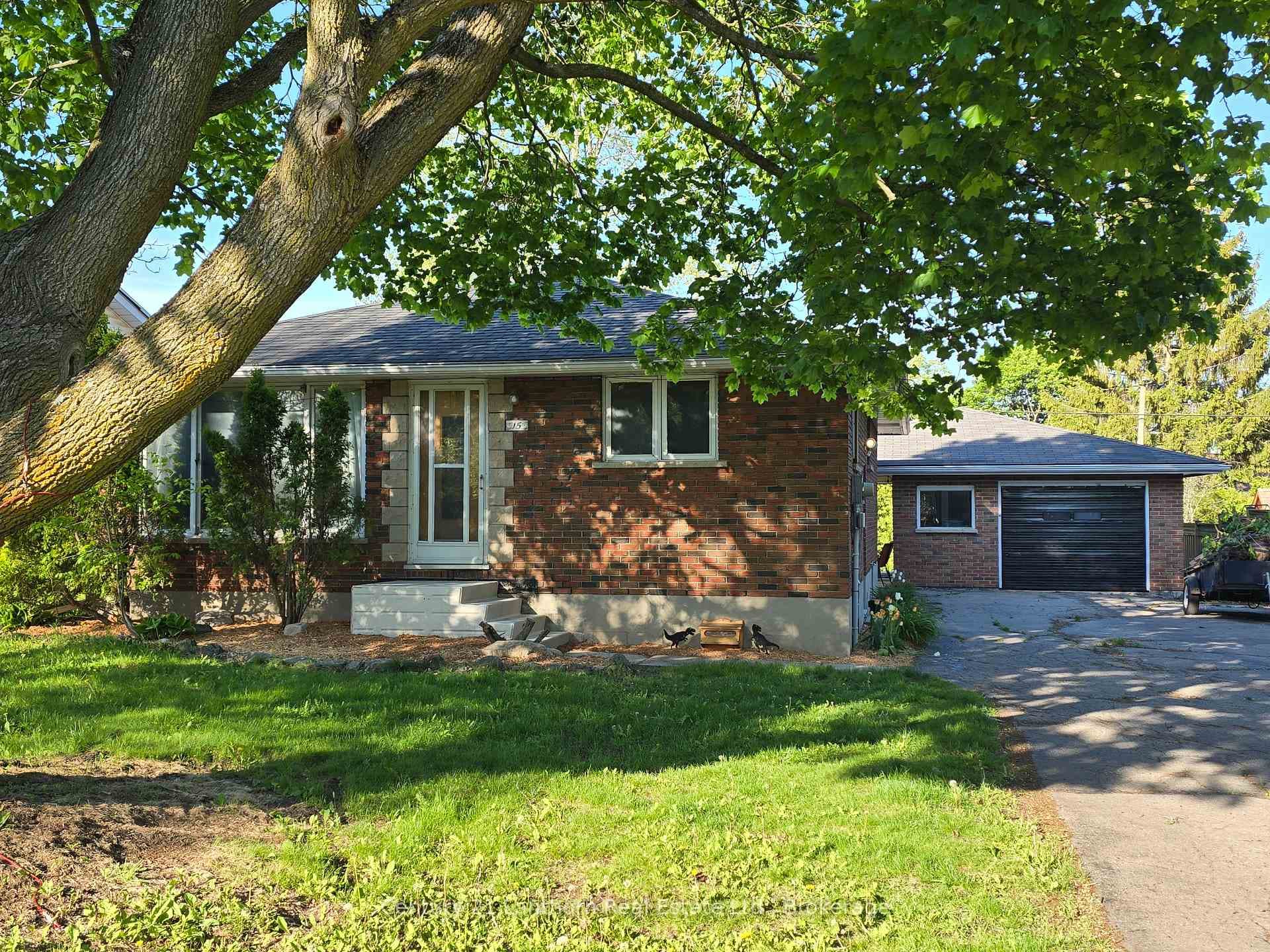 15 Melrose Crescent photo 2