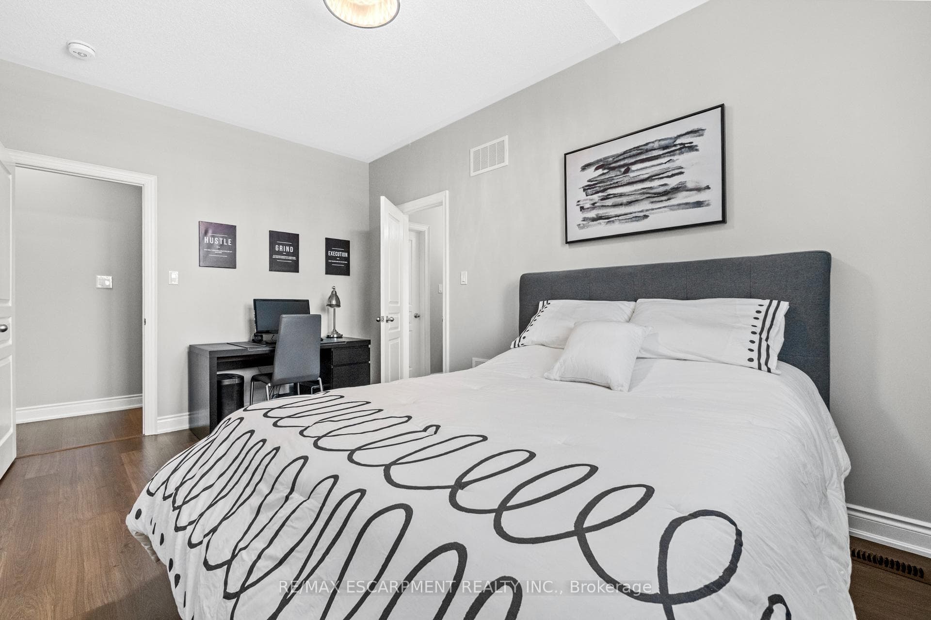 107 Avanti Crescent photo 36