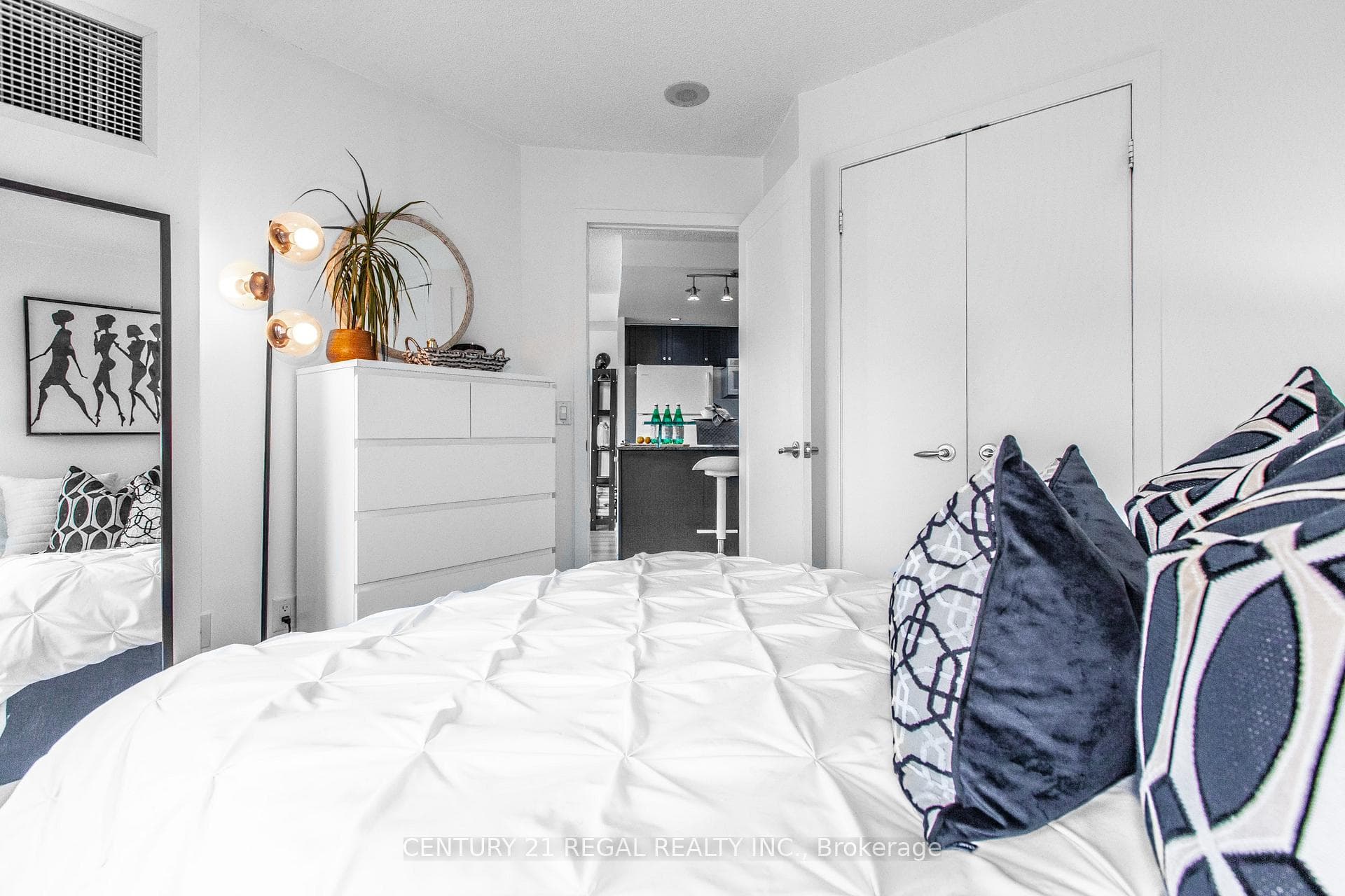 208 Queens Quay Unit 1714 photo 12