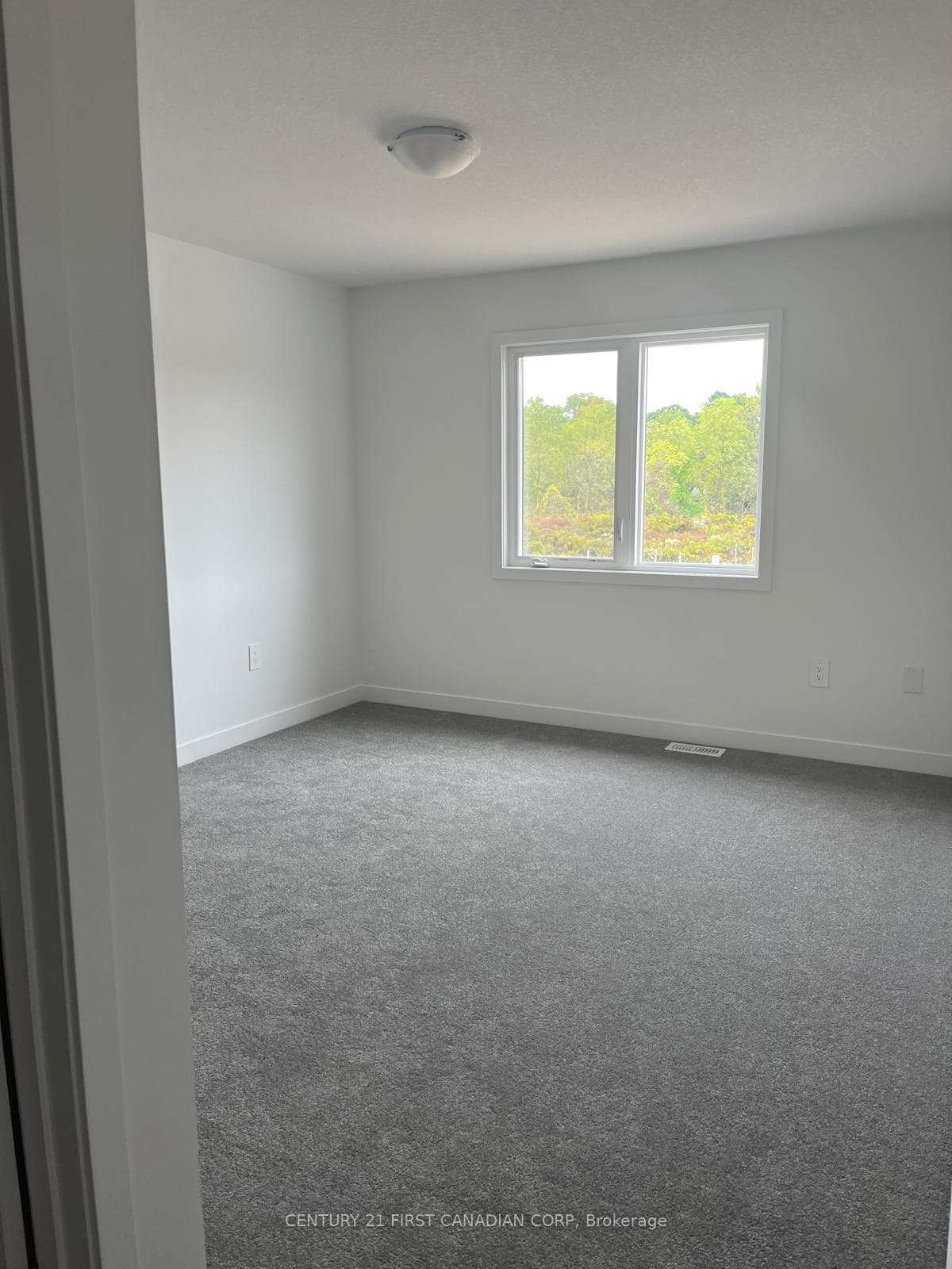 99 Queensbrook Crescent photo 11