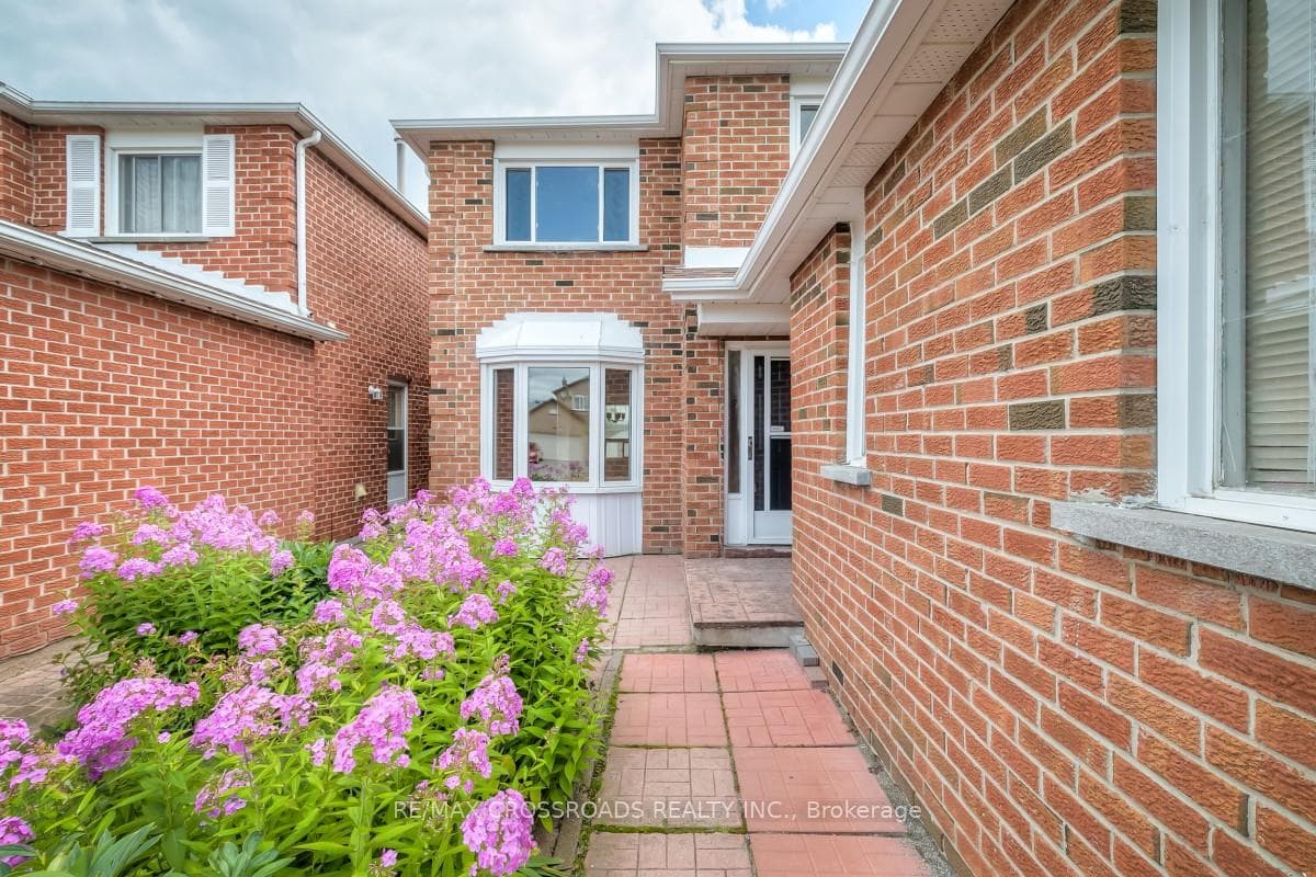 65 Durness Avenue photo 3