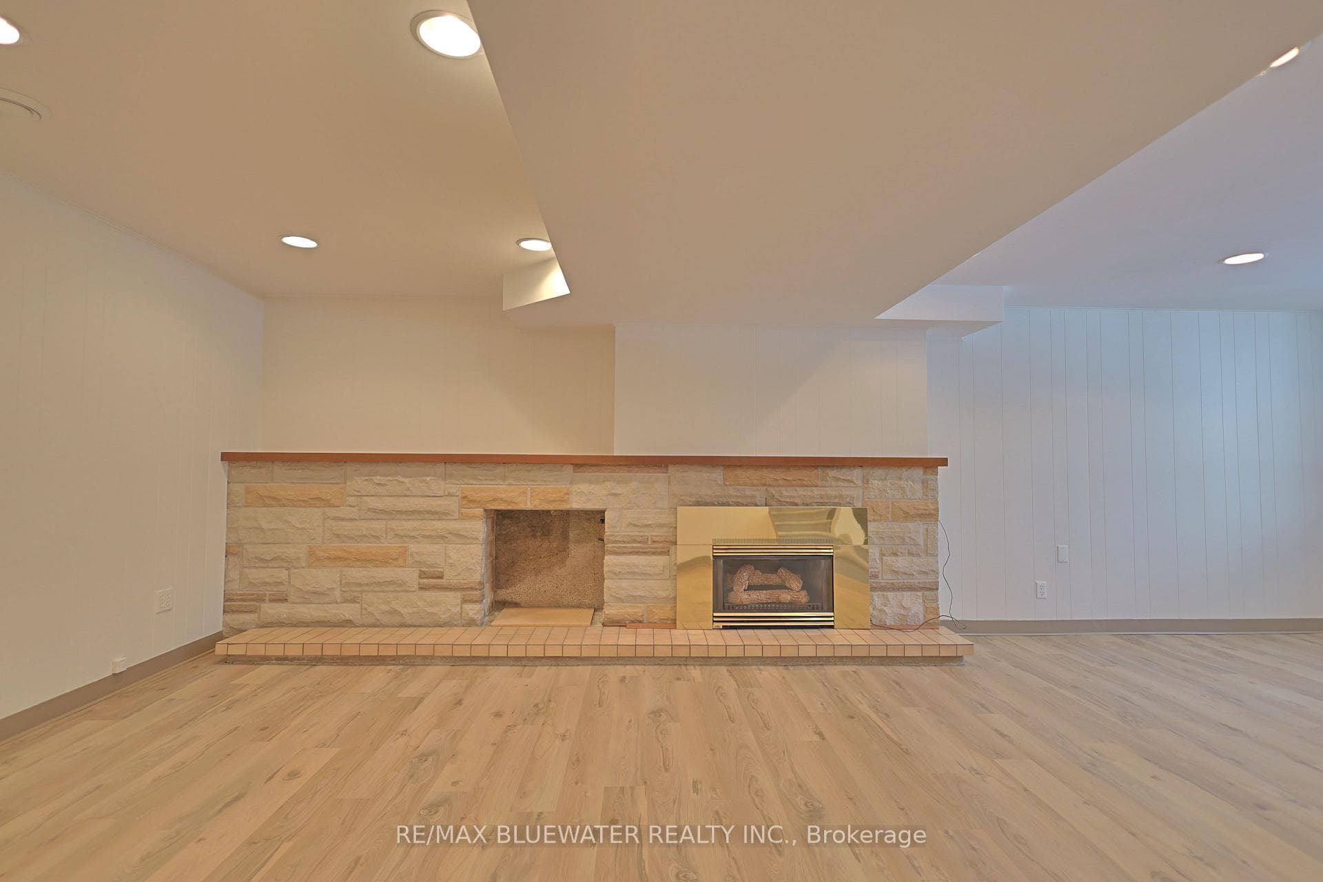 10300 Pines Parkway photo 32
