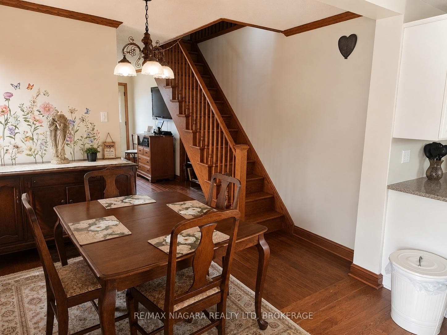 63 Sullivan Avenue photo 5