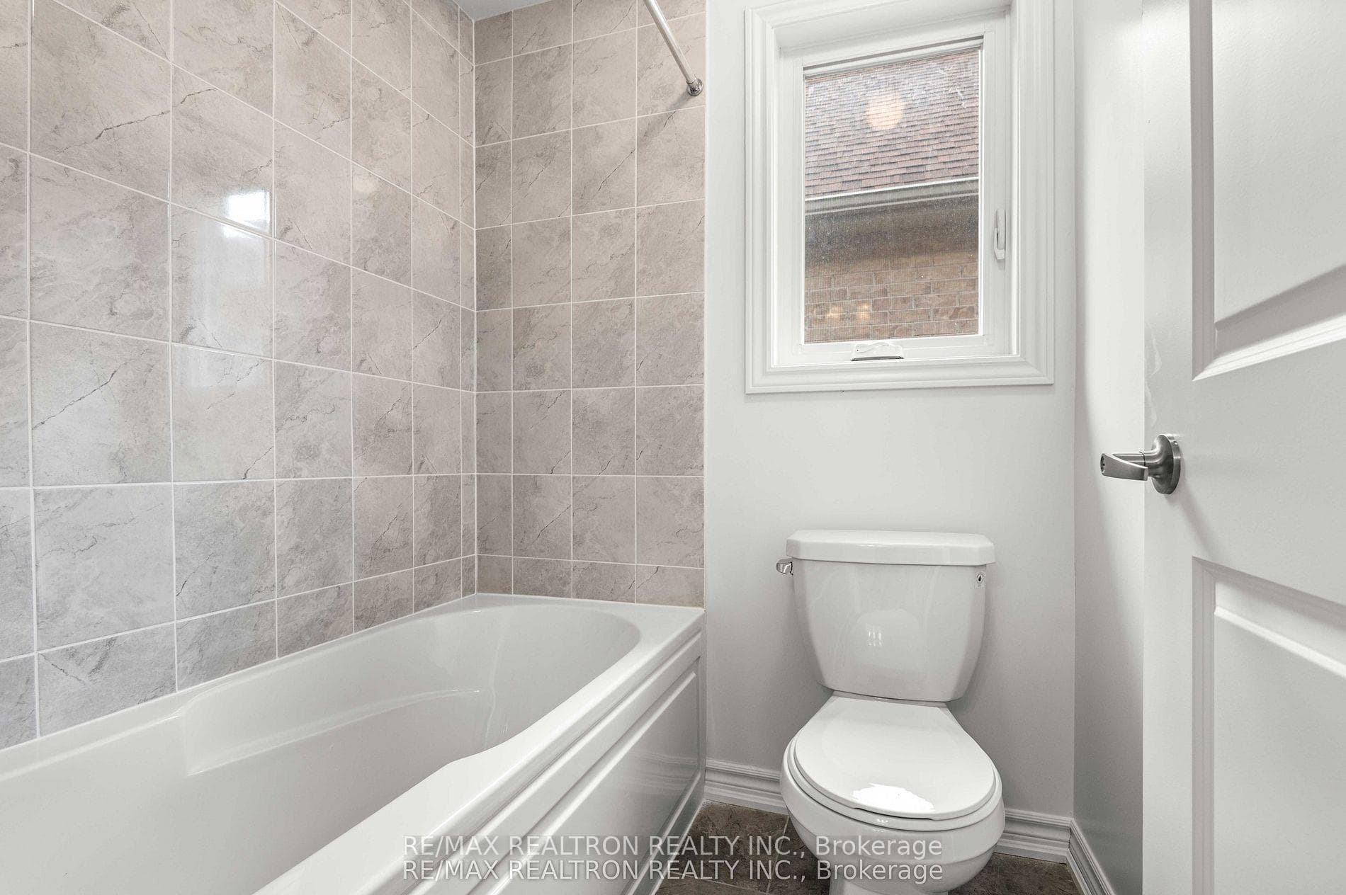 434 Vandusen Avenue photo 34