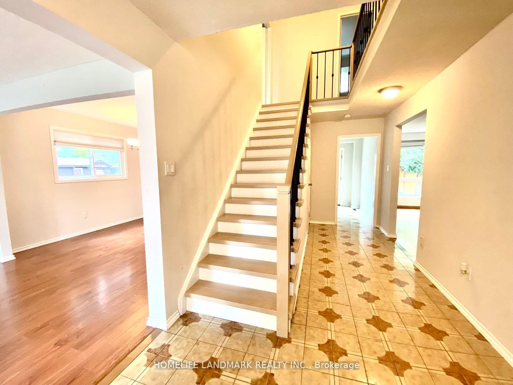 943 Ferndale Crescent photo 6