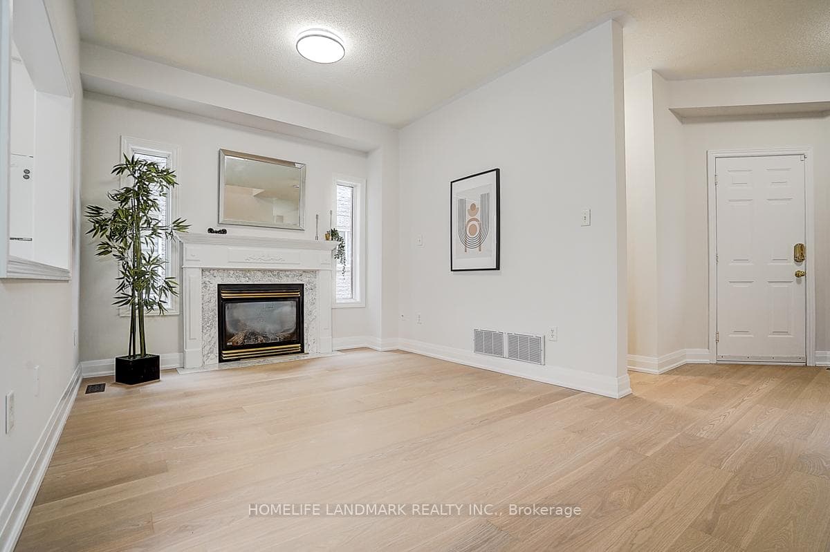 20 Joseph Crescent photo 13