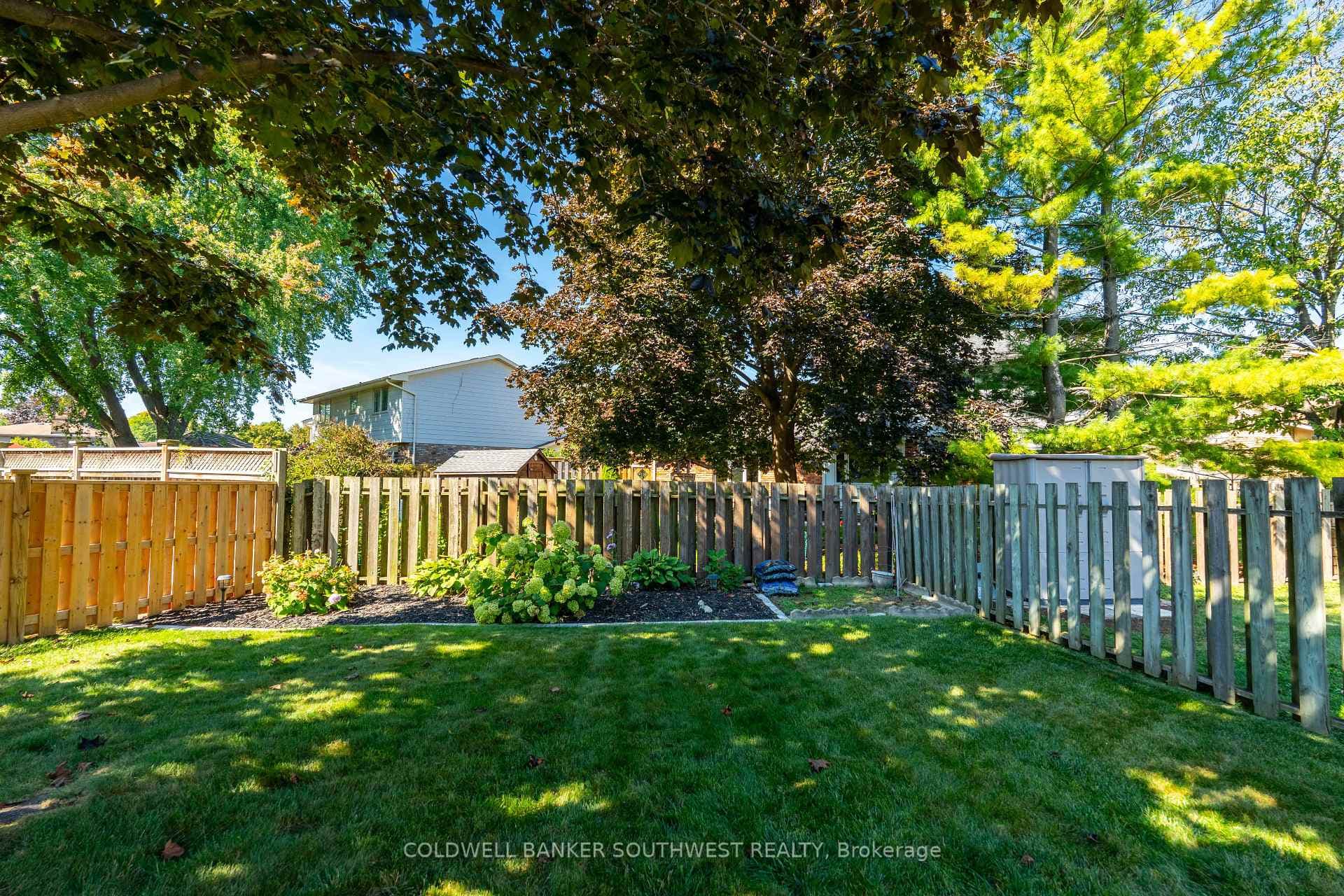 668 Winchester Crescent photo 36