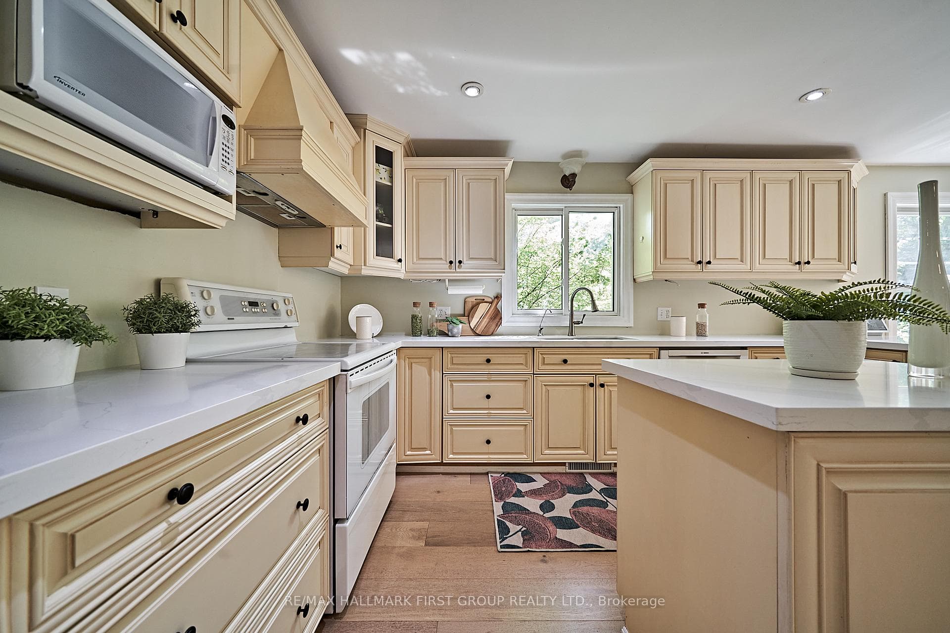 2932 Beachview Street photo 6