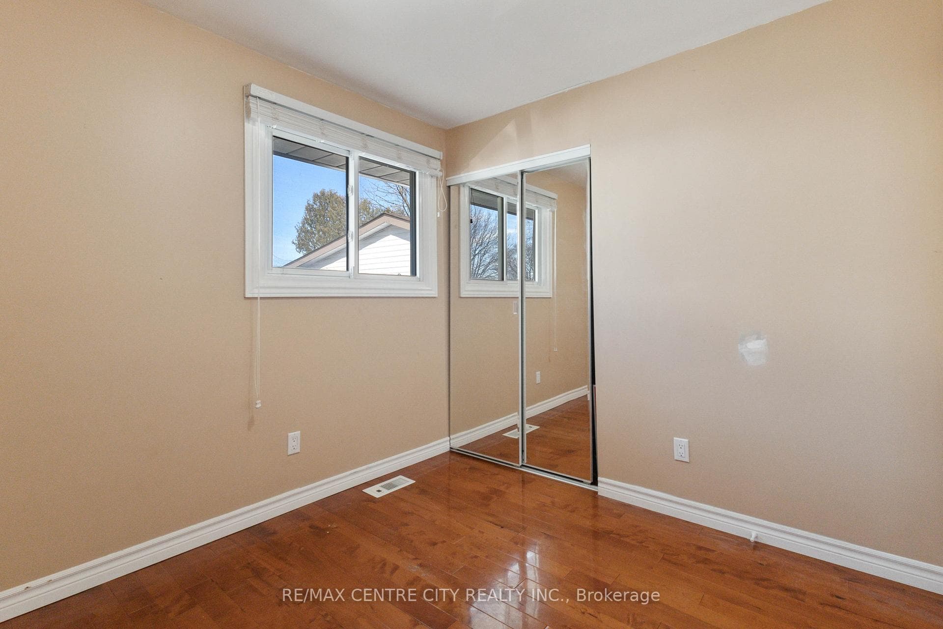 50 Stroud Crescent photo 22