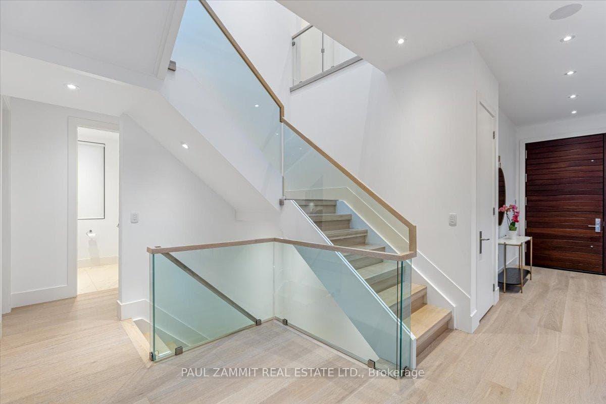 14 Rothsay Road photo 16