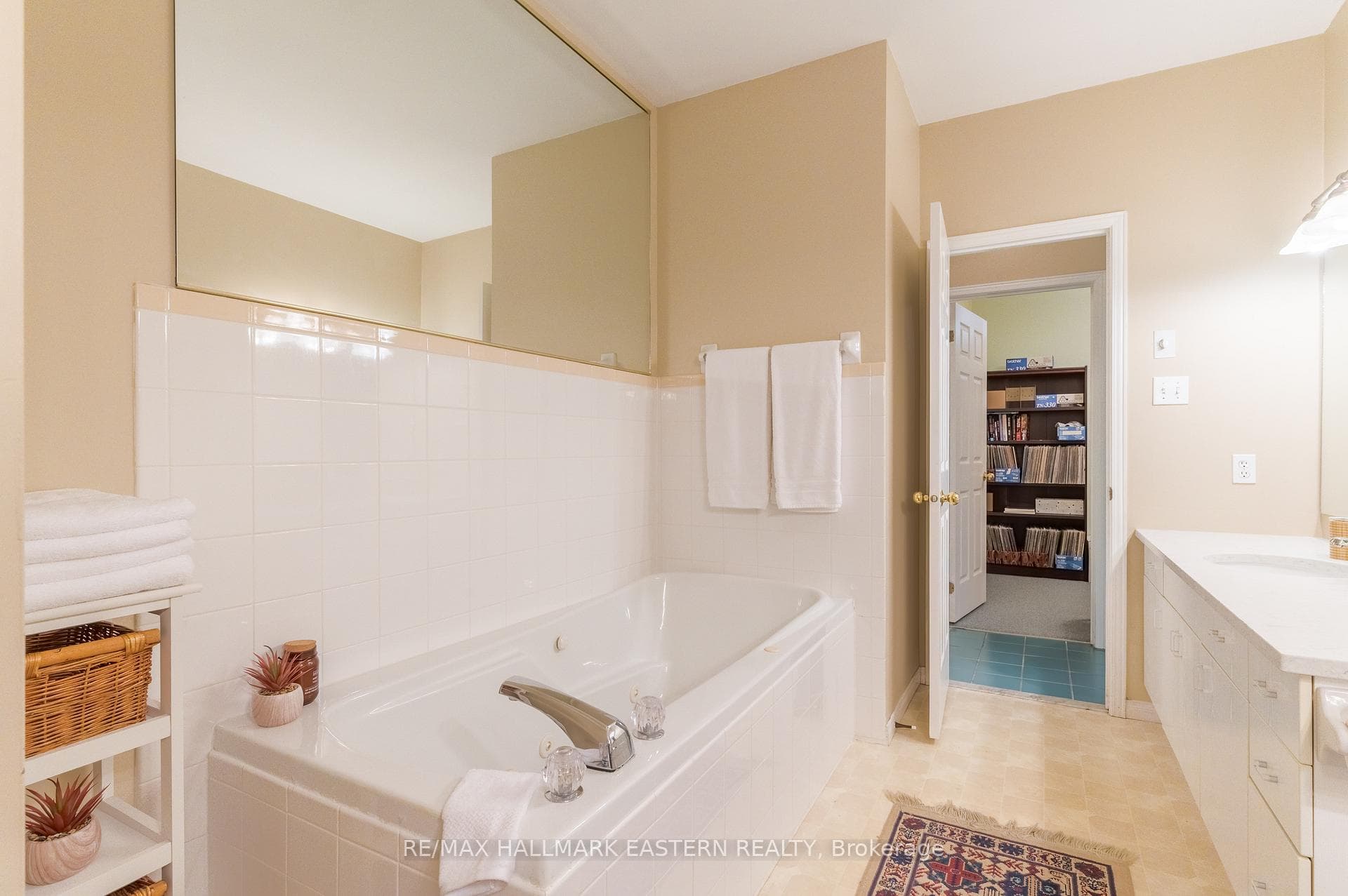 562 Westman Avenue photo 39
