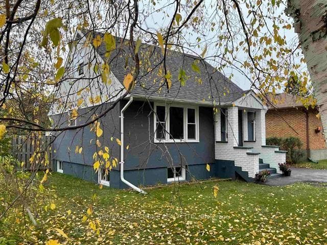 2218 Moodie Street photo 34