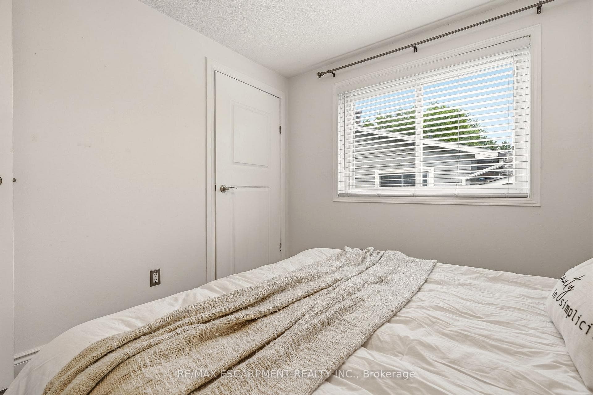 2353 Middlesmoor Crescent photo 28