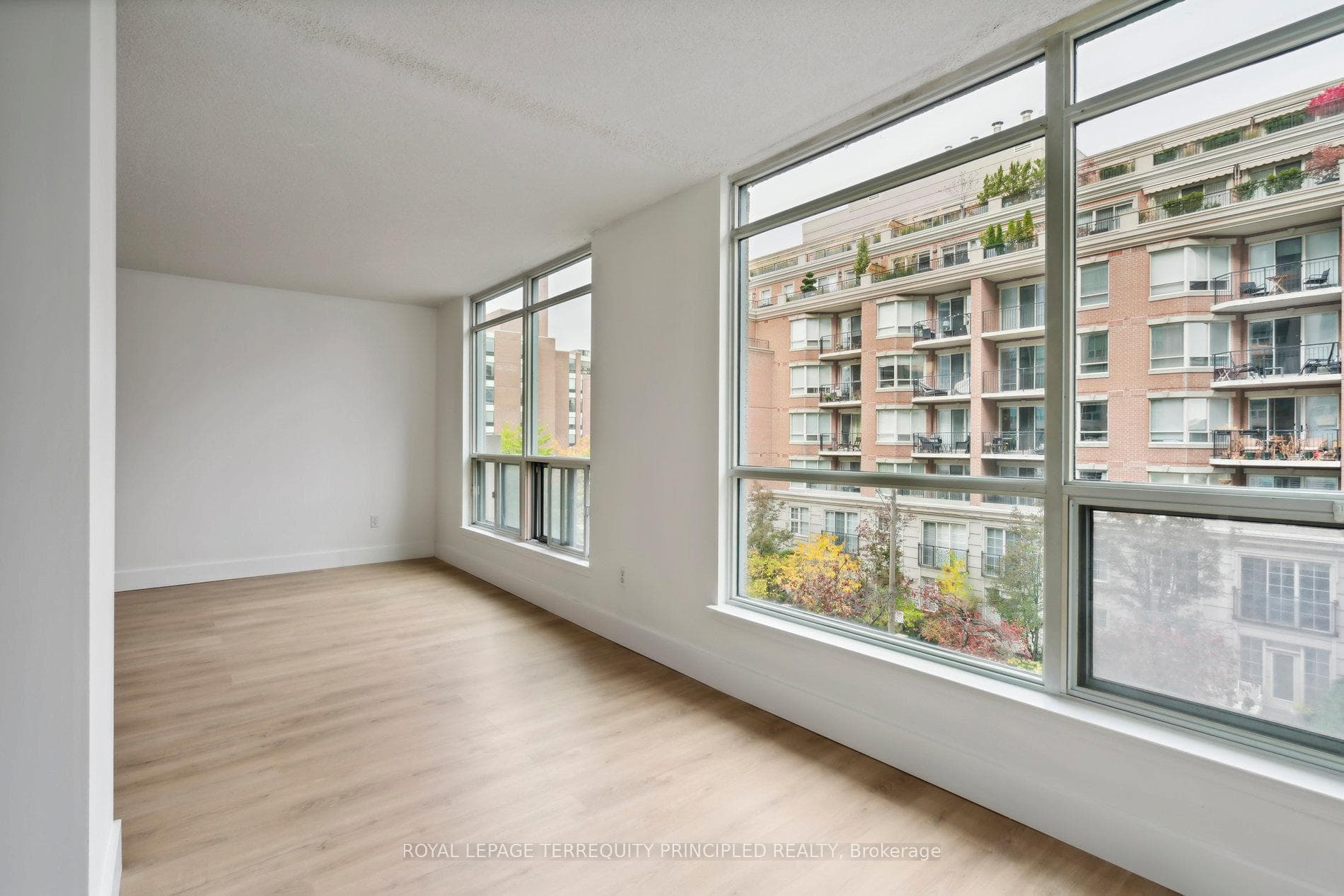 942 Yonge Street Unit 418 photo 22