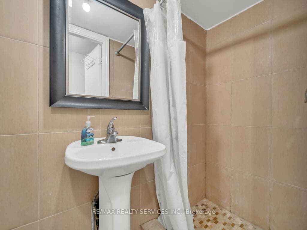 415 Keats Way Unit 2 photo 30
