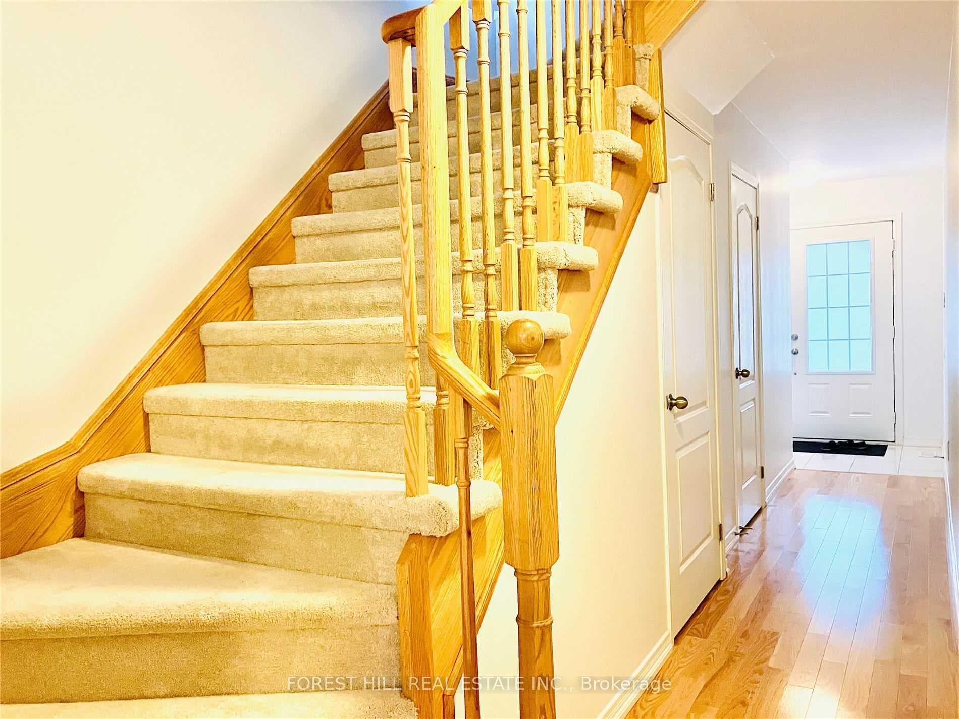 2450 Equestrian Crescent photo 6