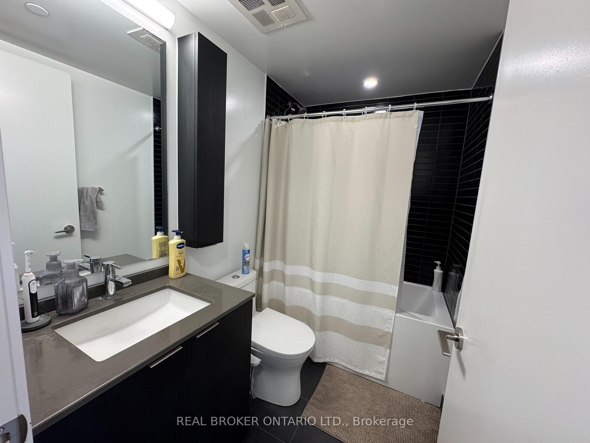 86 Dundas Street Unit 1412 photo 10