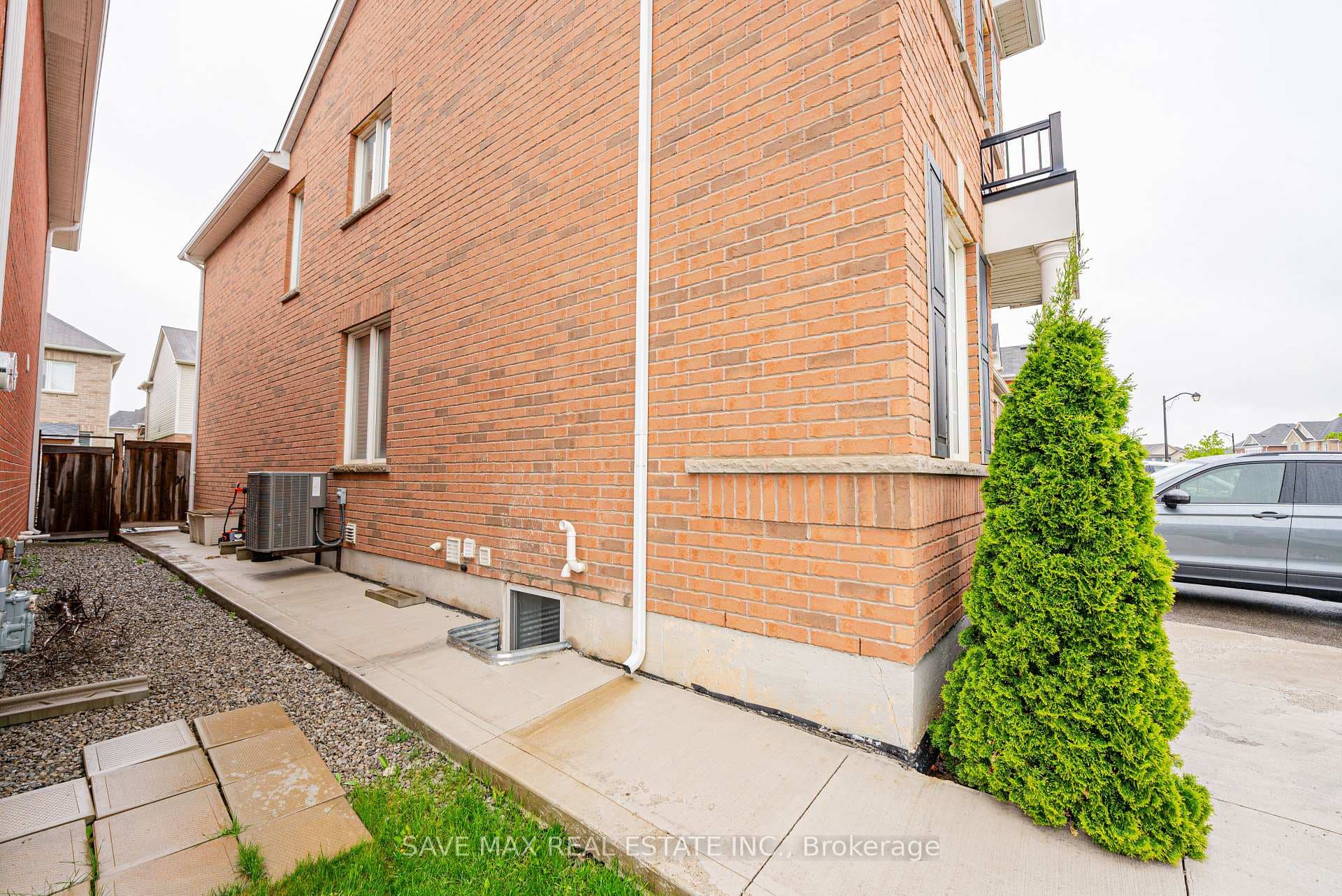 305 Trudeau Drive photo 32