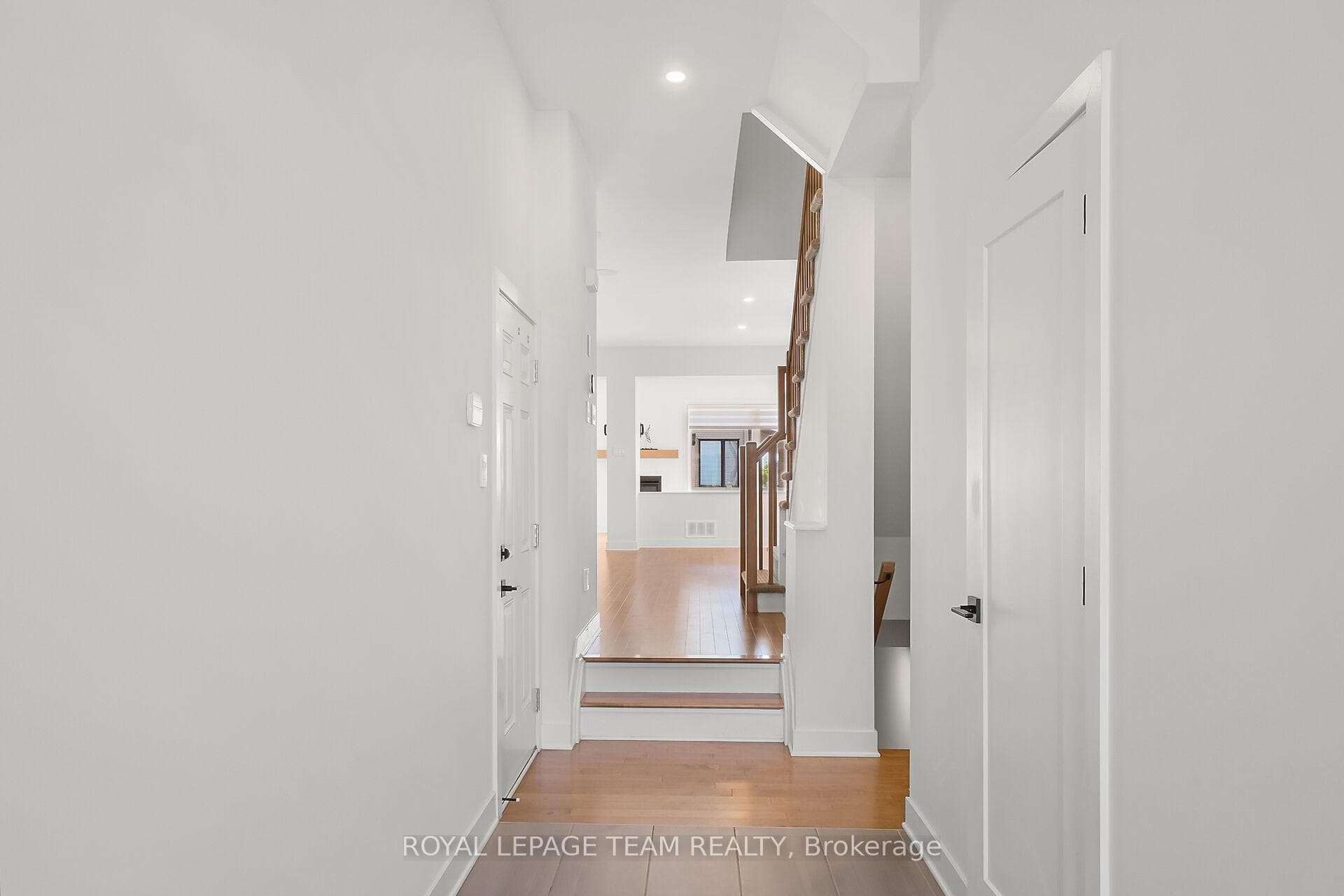 799 Cairn Crescent photo 15