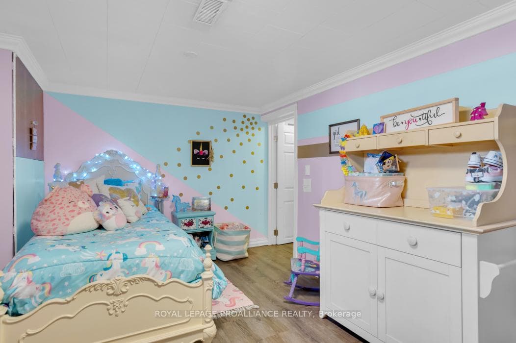 300 VICTORIA Avenue photo 22