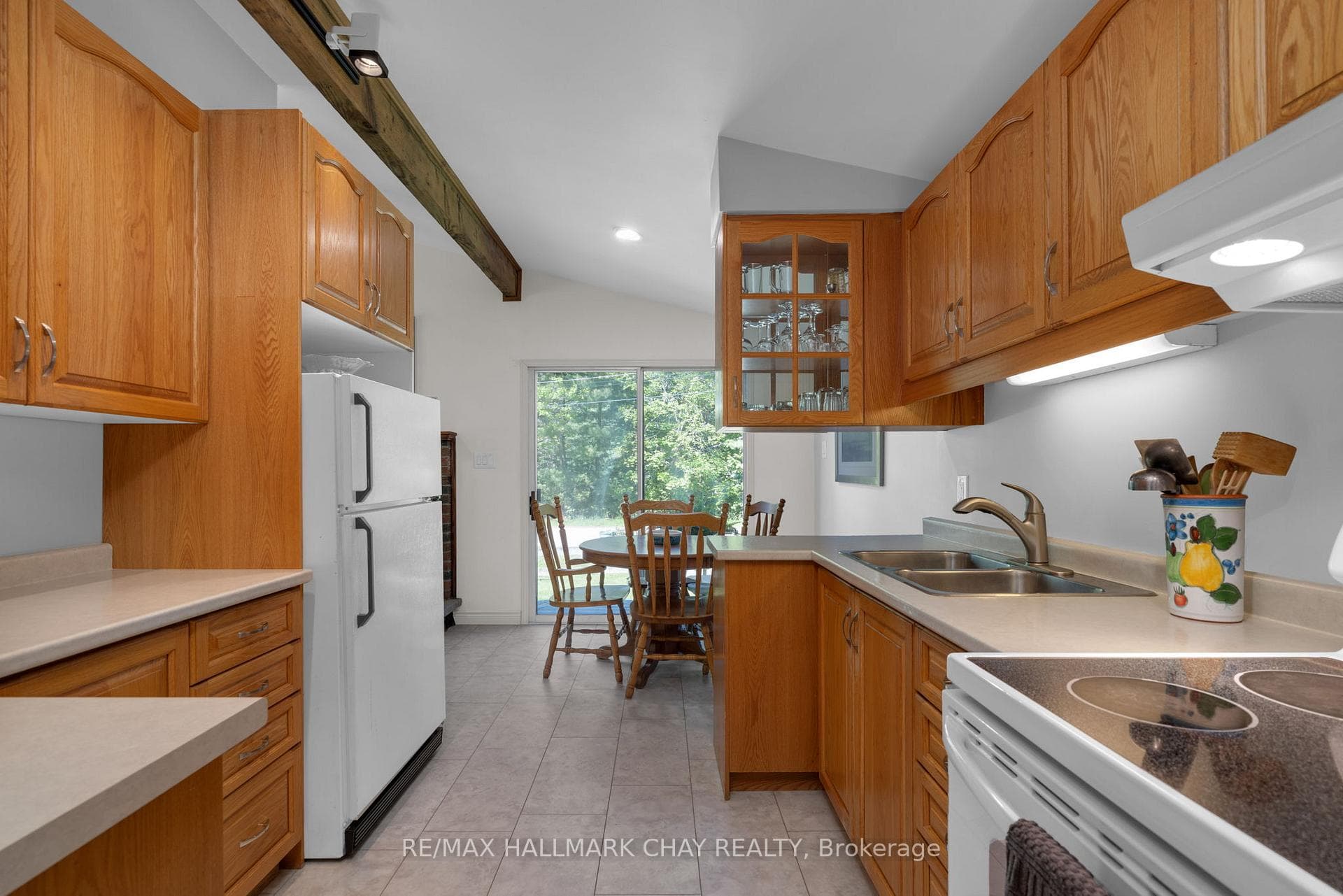 758 Pinegrove Avenue photo 10