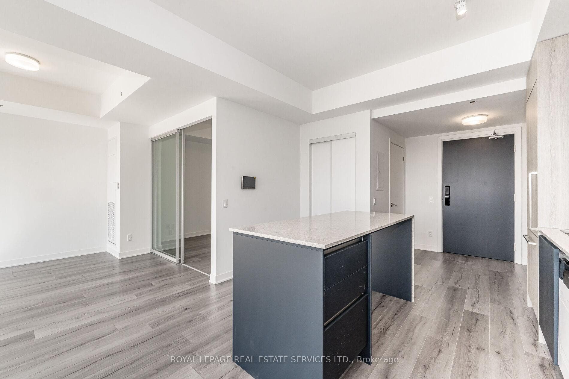 405 Dundas Street Unit 802 photo 12