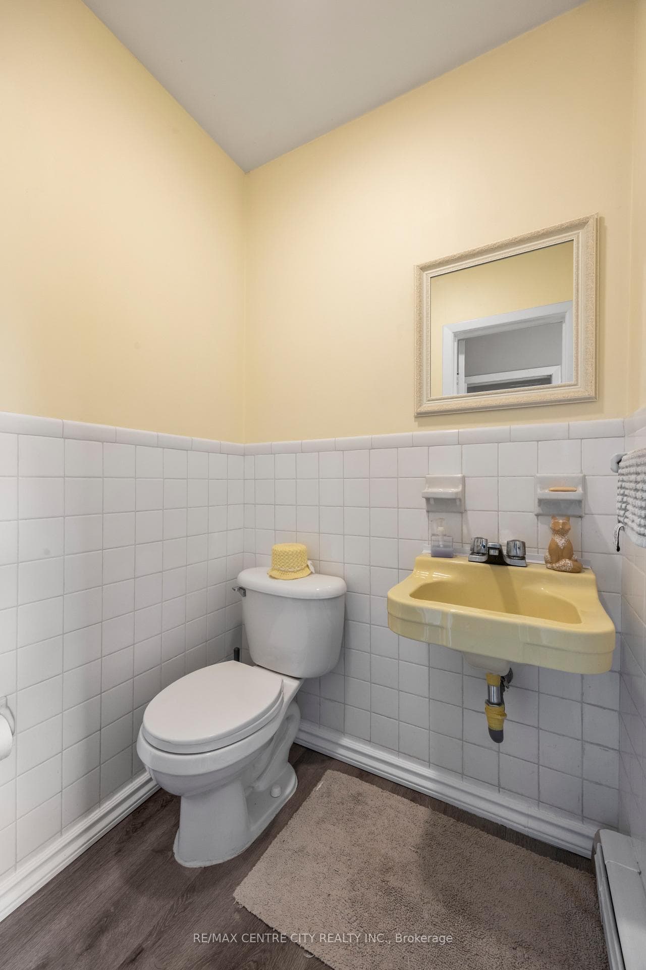 580 Salway Street photo 9