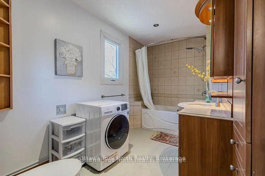 35 Tauvette Street photo 17