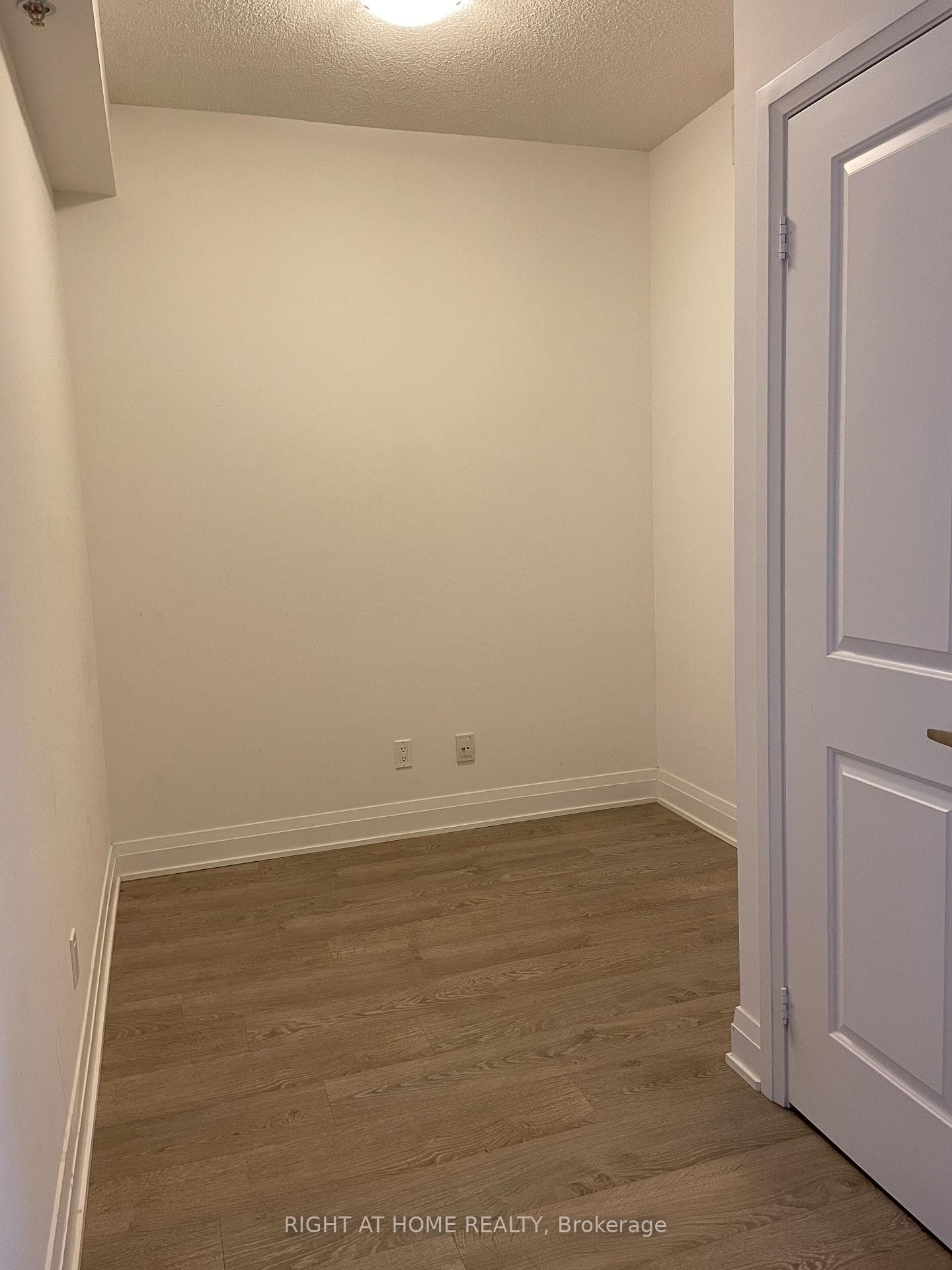 55 Speers Road Unit 410 photo 17