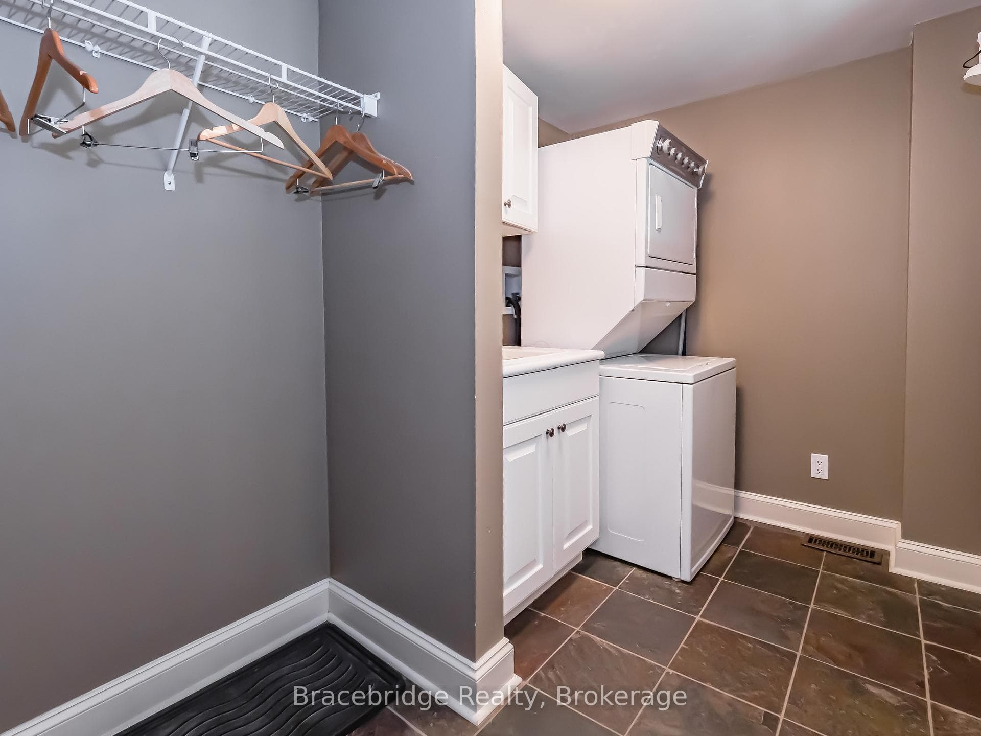 3876 Muskoka Rd 118 Highway Unit Sandfield 4 W1 photo 16