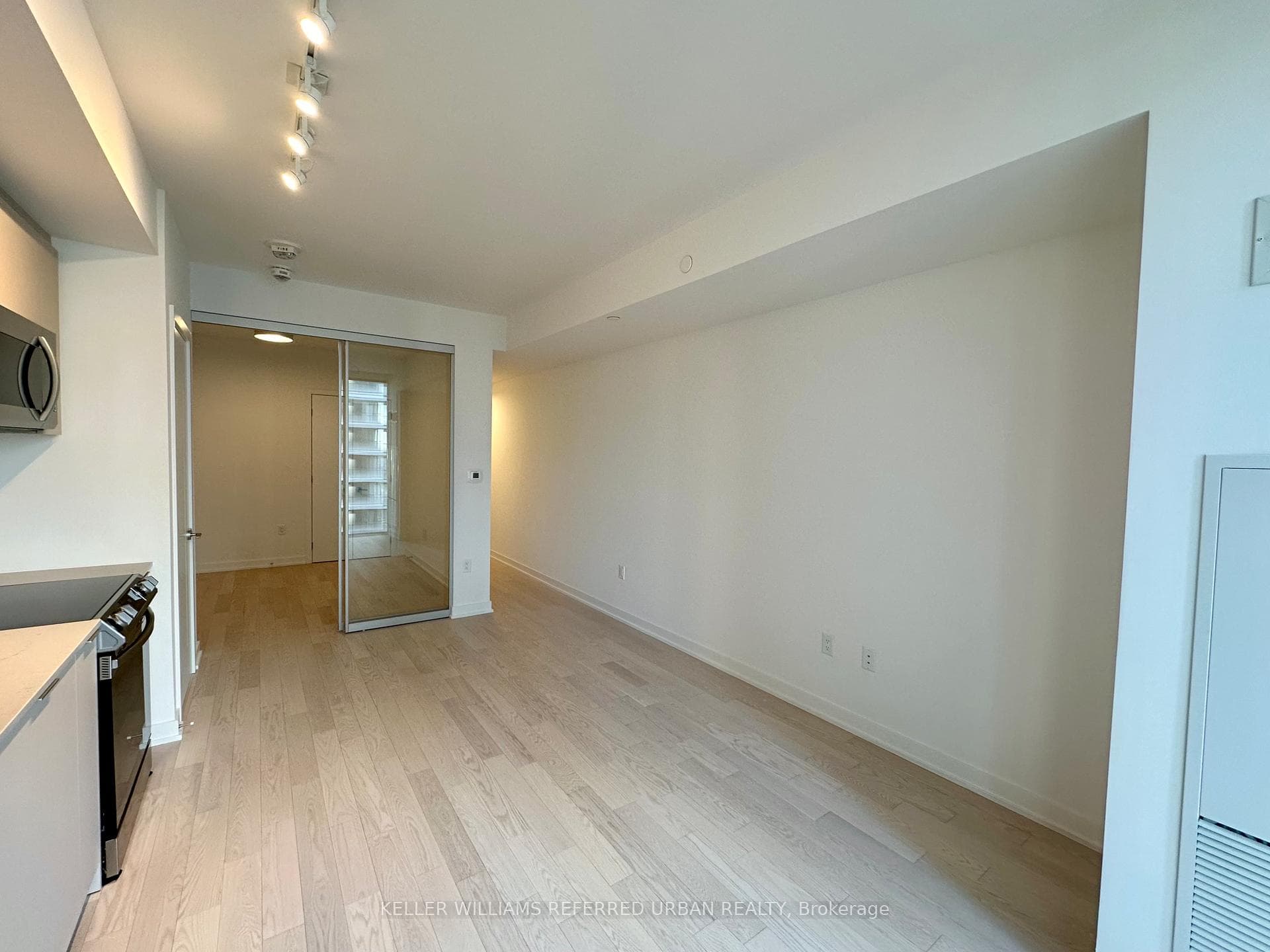 357 King Street Unit 2305 photo 6